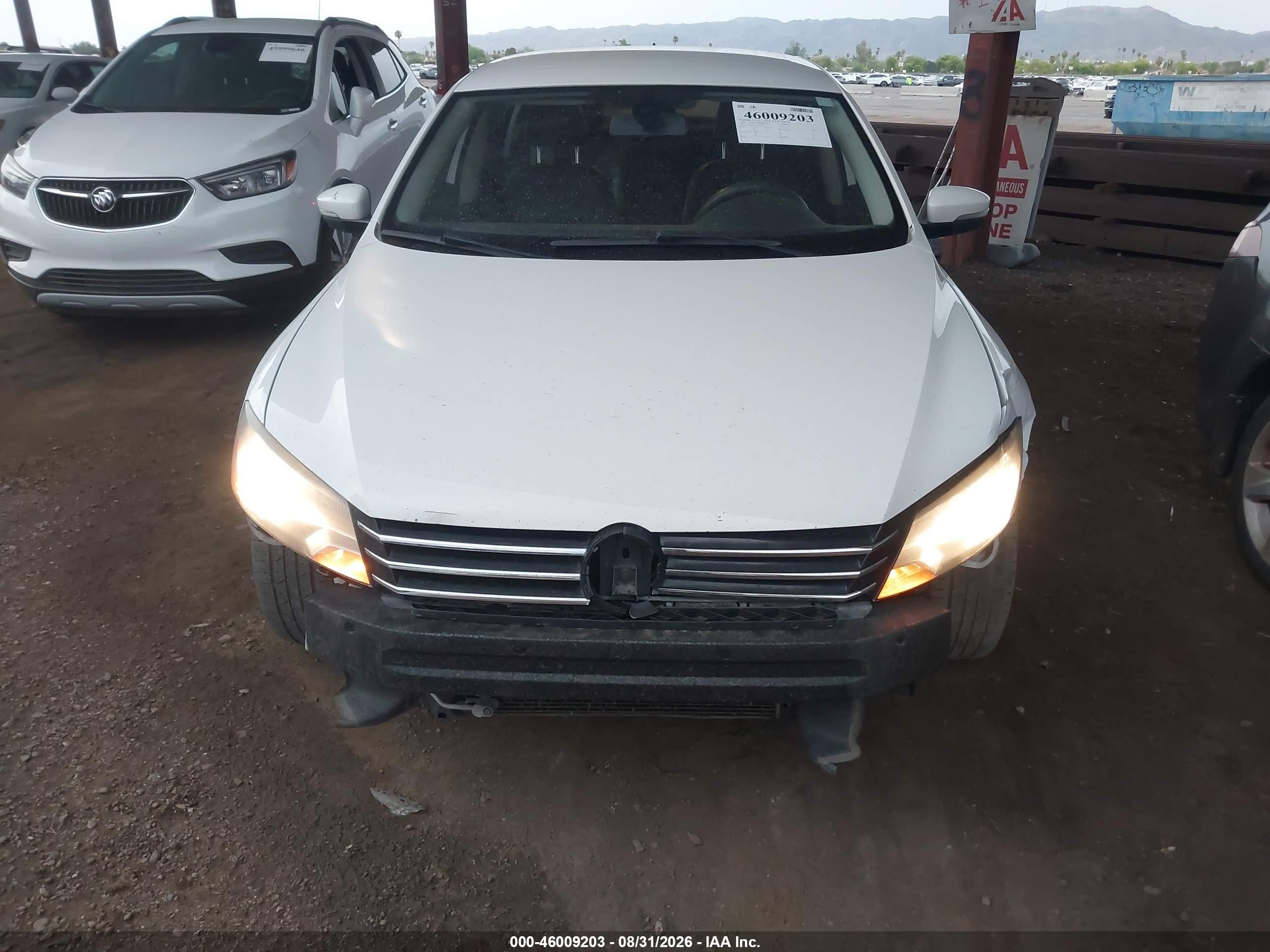 2014 Volkswagen Passat 2.5l Wolfsburg Edition White vin: 1VWAP7A32EC021923