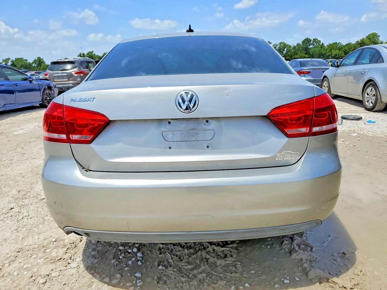 2014 Volkswagen Passat S Silver vin: 1VWAP7A32EC024806