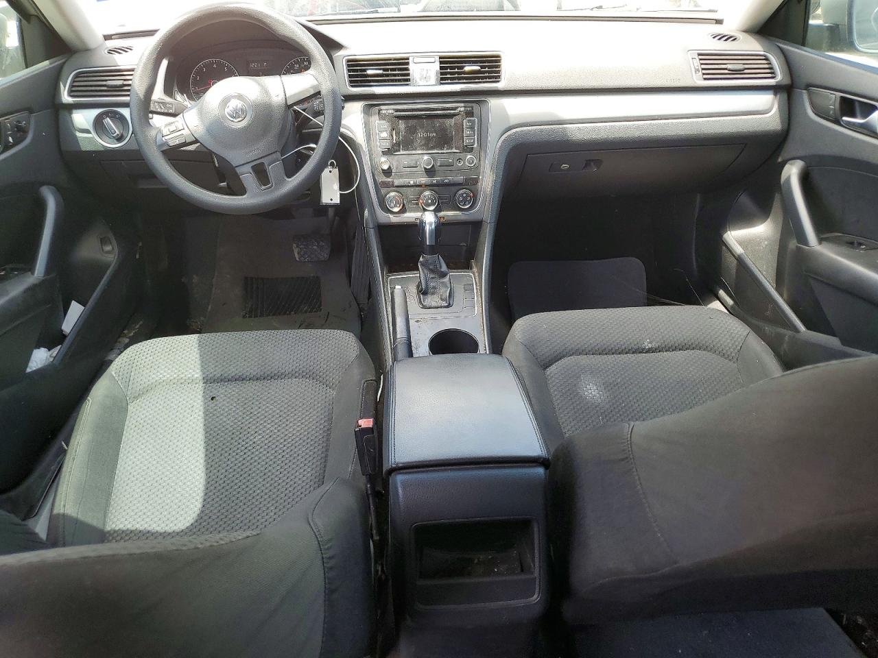 2014 Volkswagen Passat S Silver vin: 1VWAP7A32EC024806