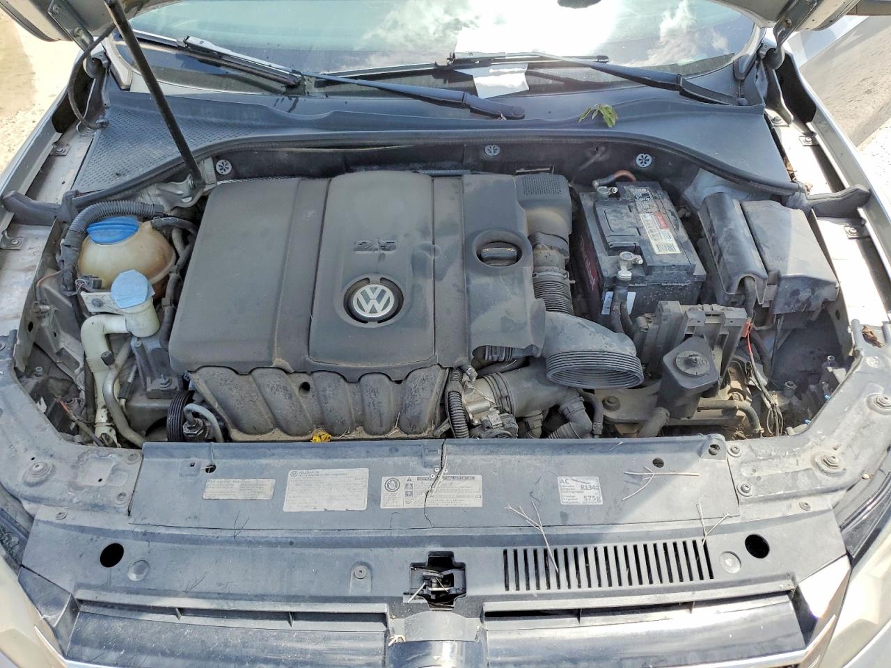 2014 Volkswagen Passat S Silver vin: 1VWAP7A32EC024806