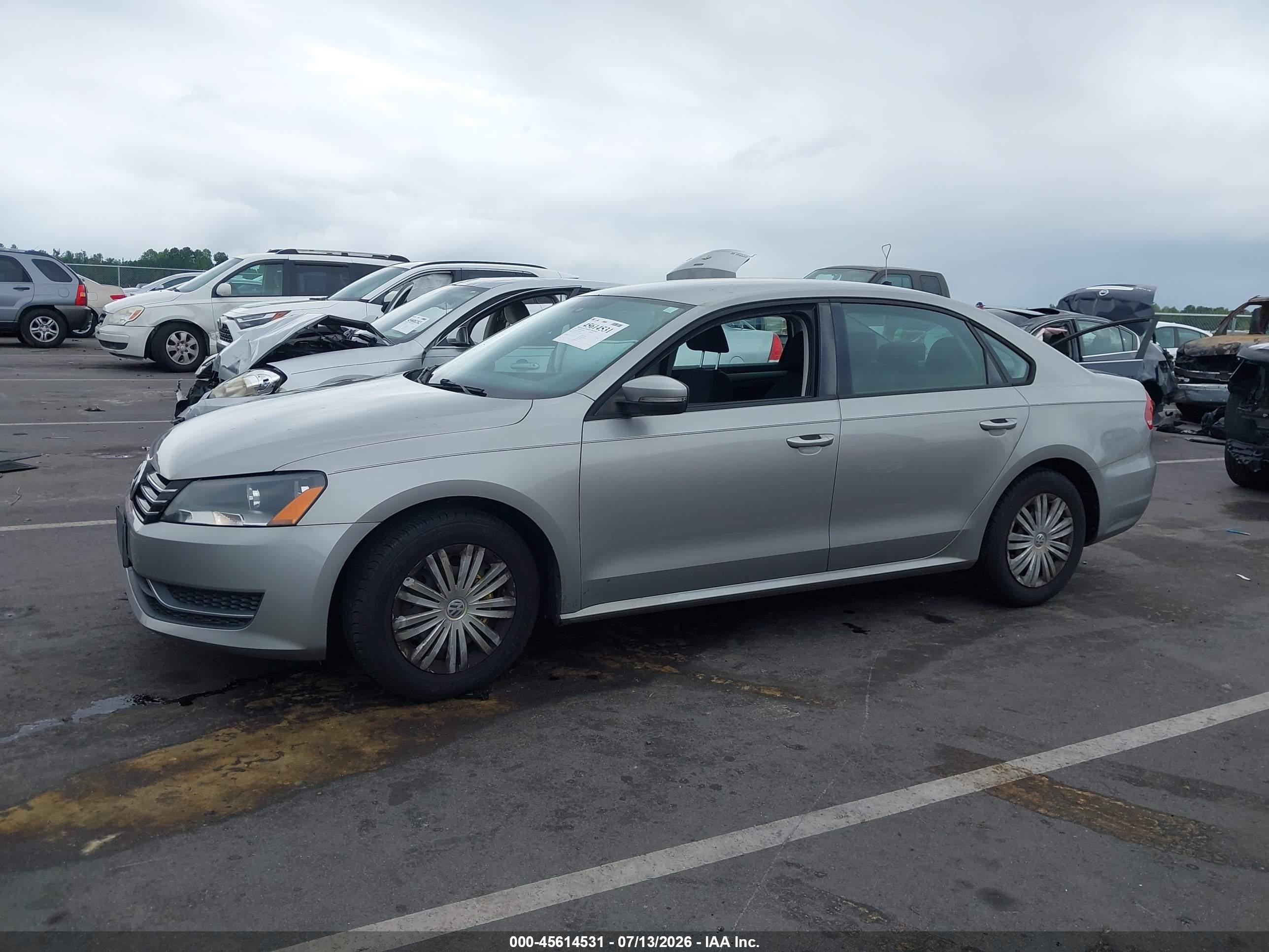 2014 Volkswagen Passat 2.5l S Silver vin: 1VWAP7A32EC026992