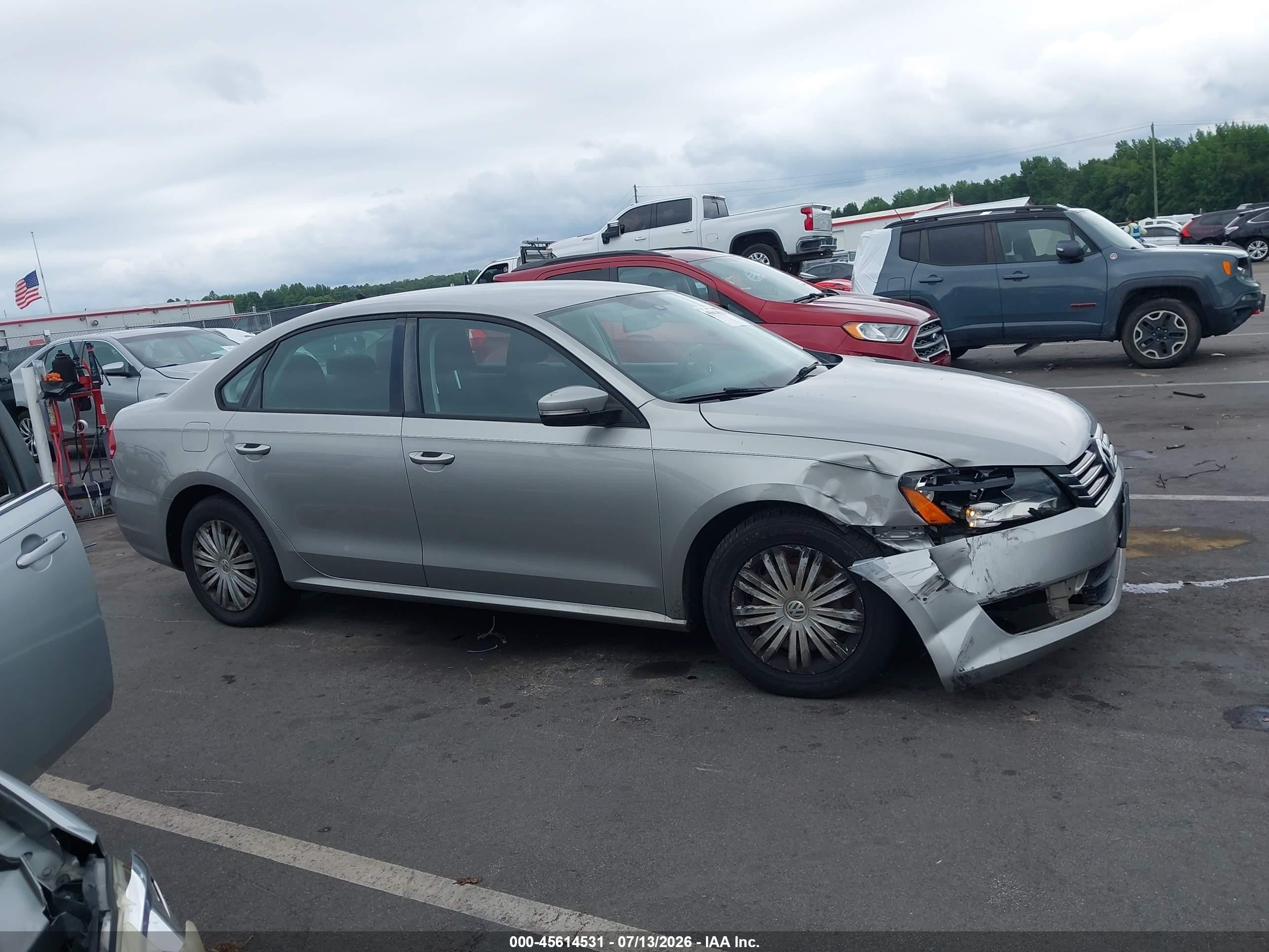 2014 Volkswagen Passat 2.5l S Silver vin: 1VWAP7A32EC026992