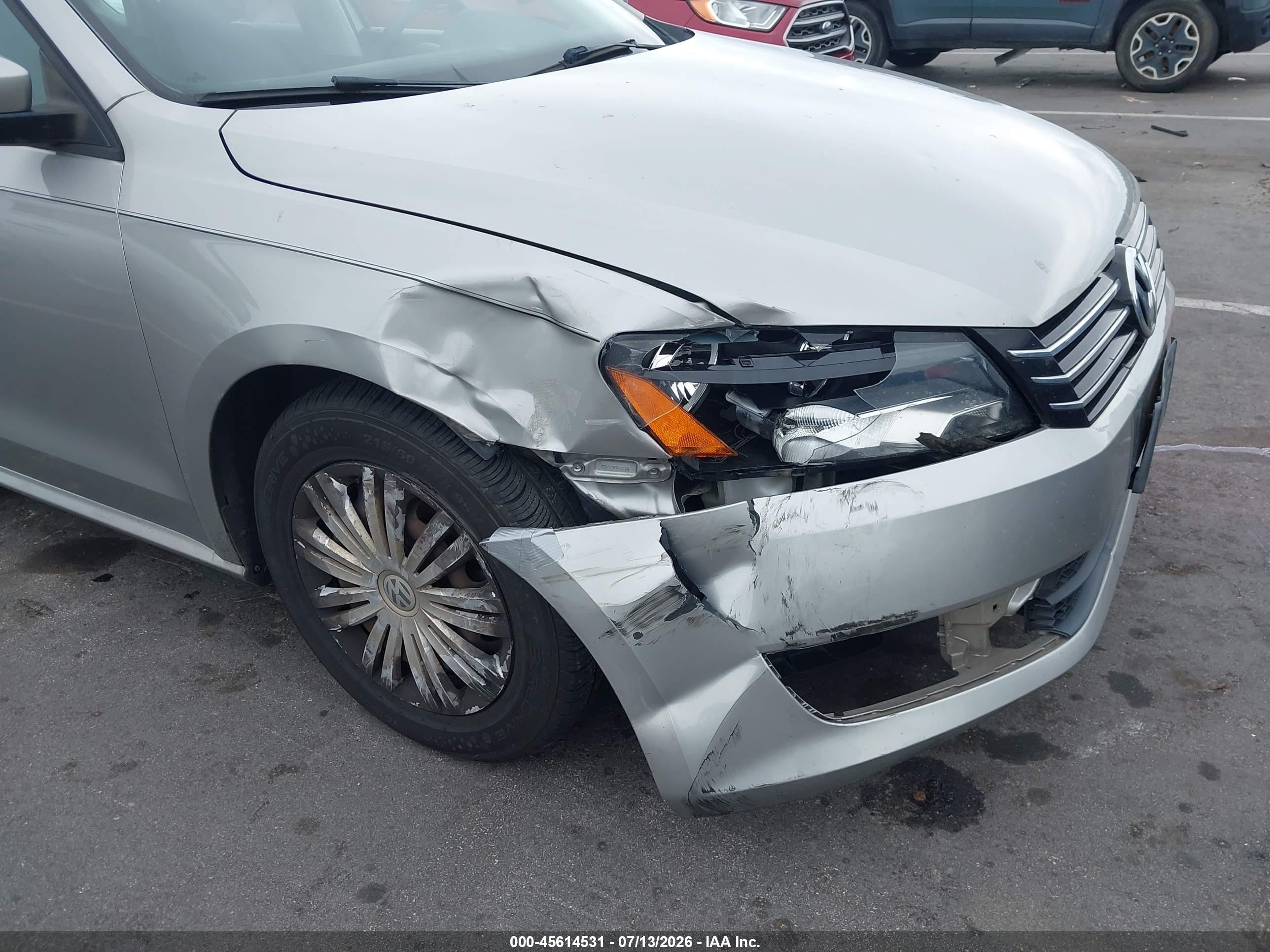 2014 Volkswagen Passat 2.5l S Silver vin: 1VWAP7A32EC026992