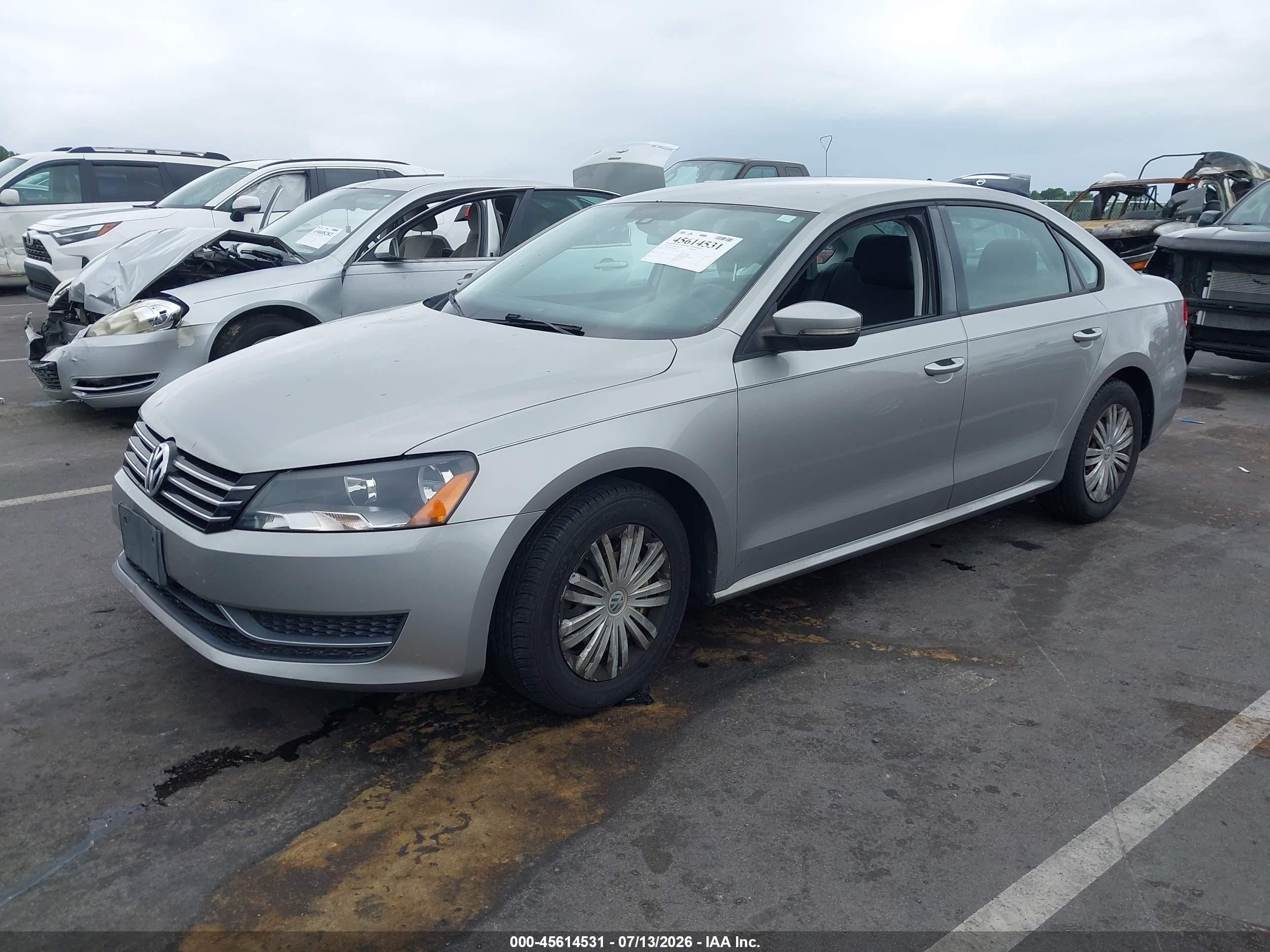 2014 Volkswagen Passat 2.5l S Silver vin: 1VWAP7A32EC026992
