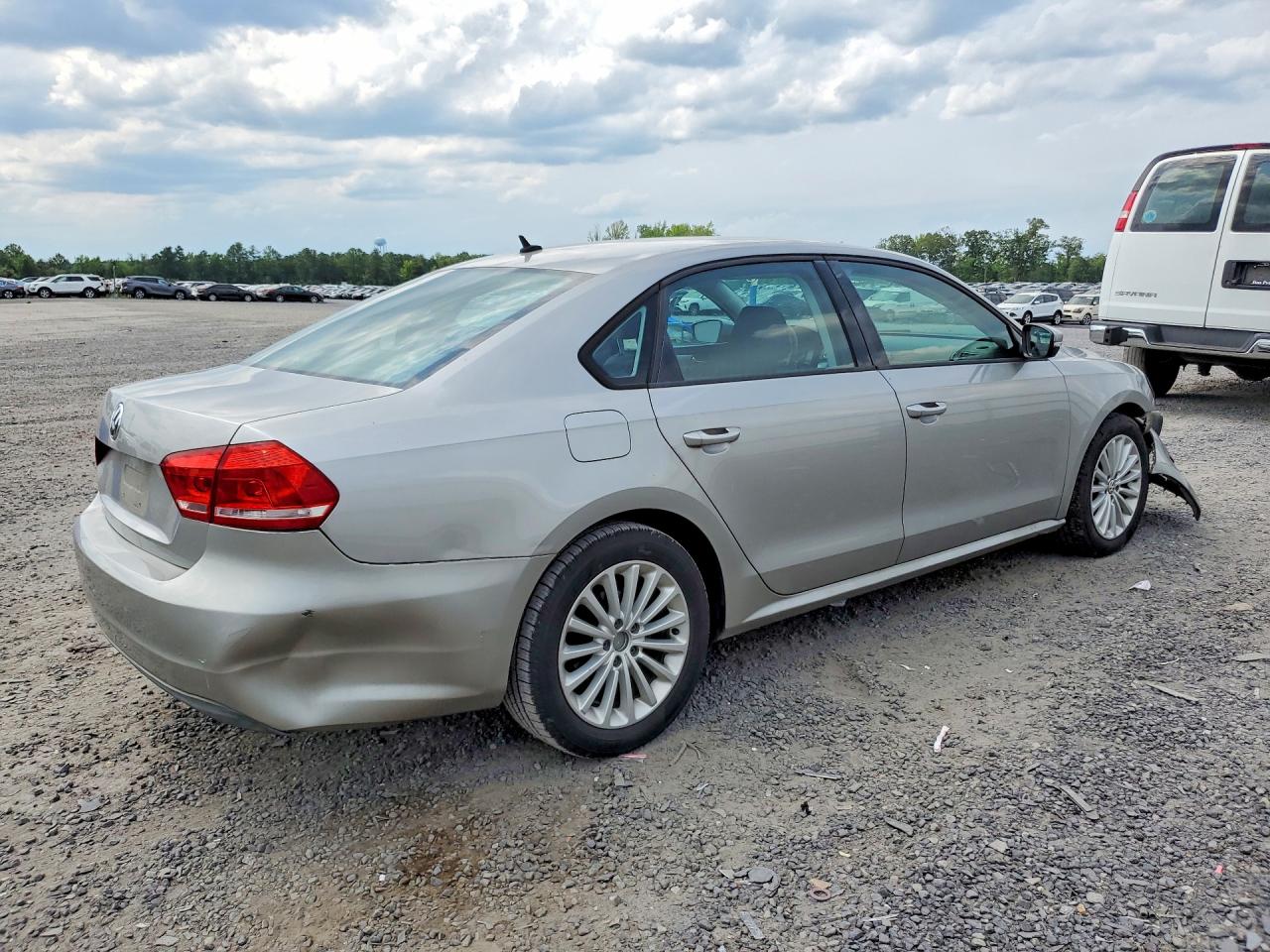 2014 Volkswagen Passat S Silver vin: 1VWAP7A32EC028791