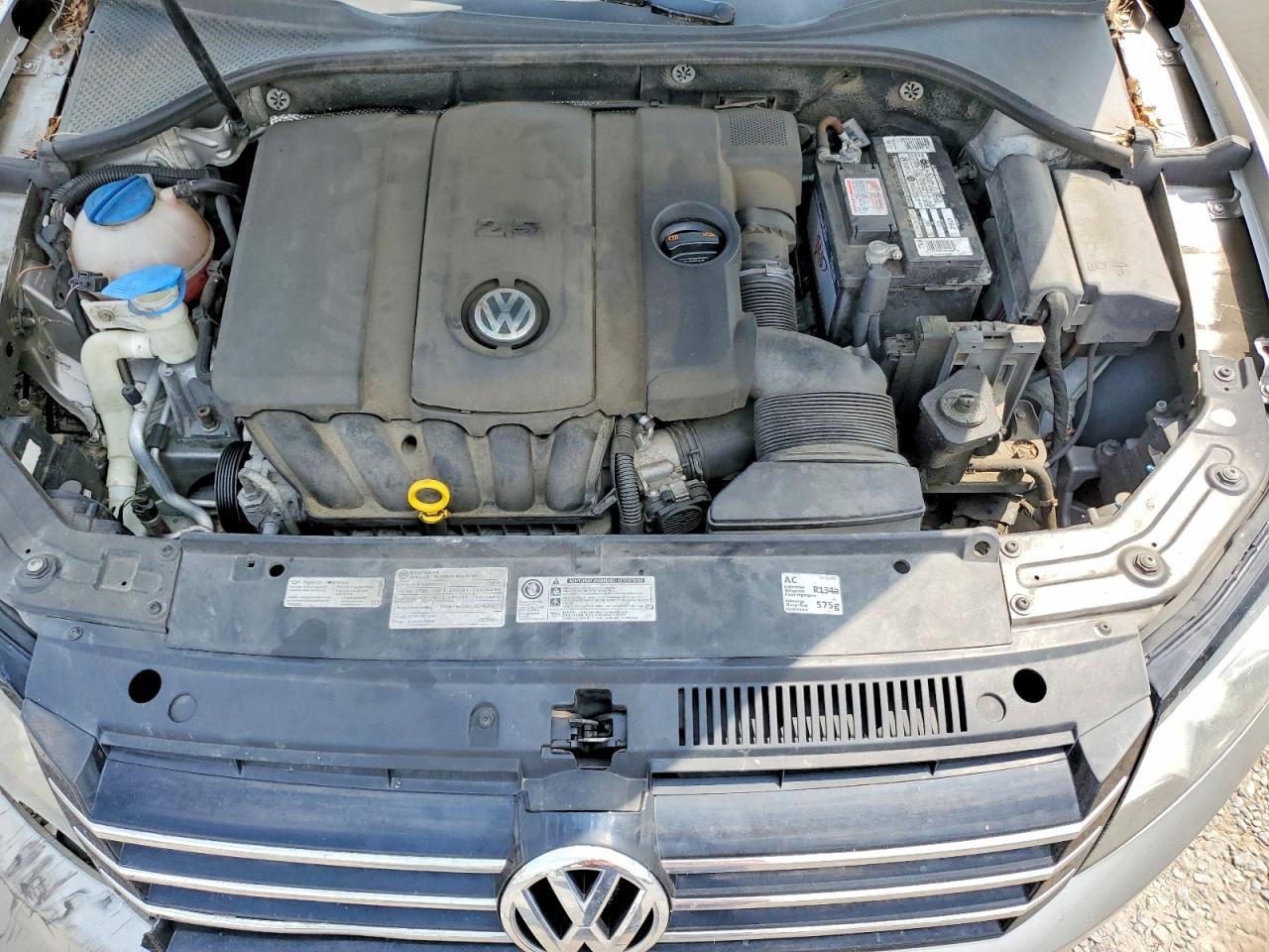 2014 Volkswagen Passat S Silver vin: 1VWAP7A32EC028791