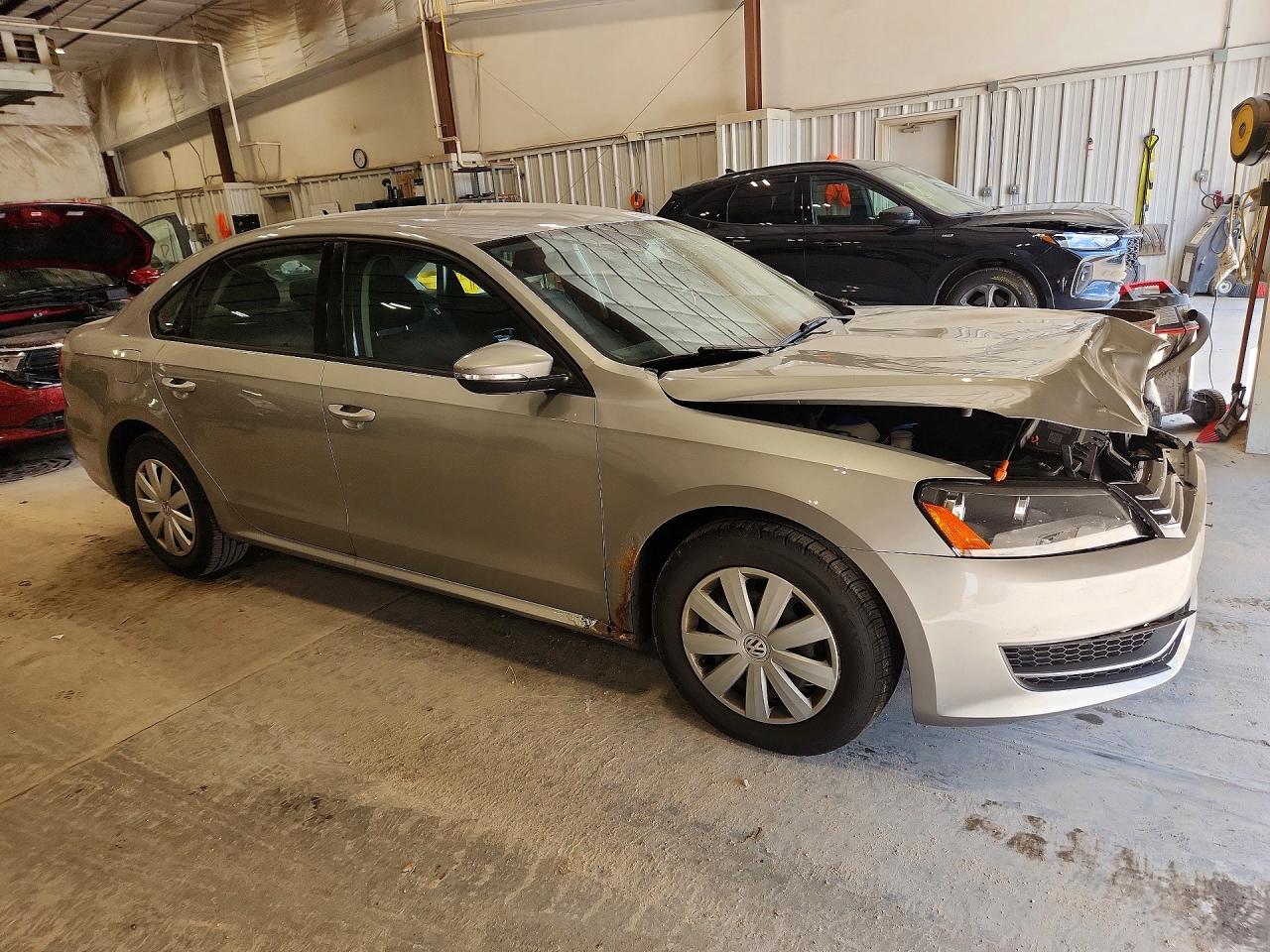 2012 Volkswagen Passat S Silver vin: 1VWAP7A33CC039408