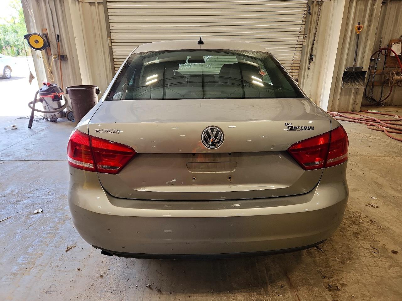 2012 Volkswagen Passat S Silver vin: 1VWAP7A33CC039408