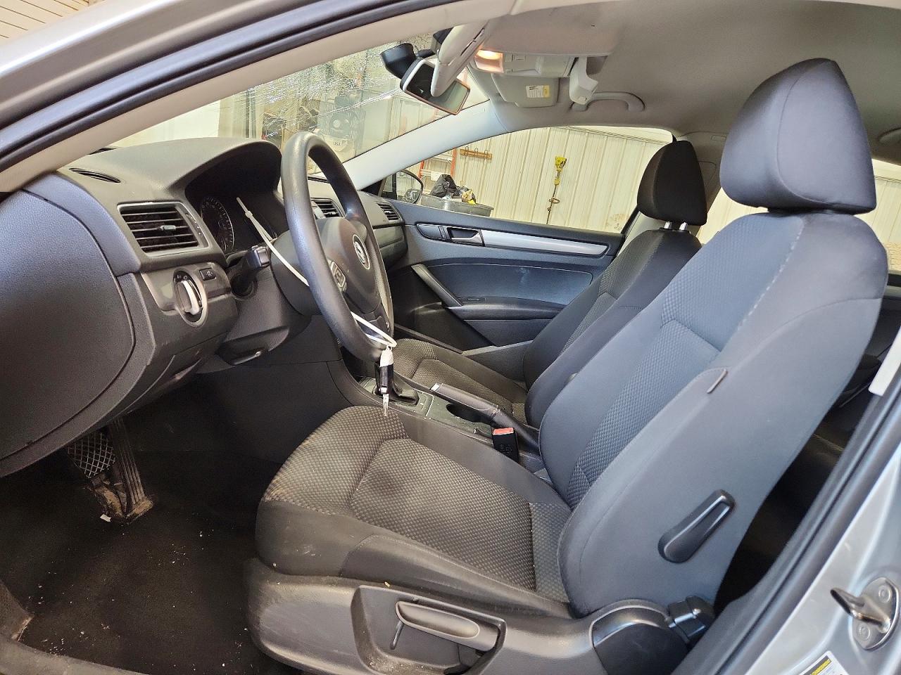 2012 Volkswagen Passat S Silver vin: 1VWAP7A33CC039408