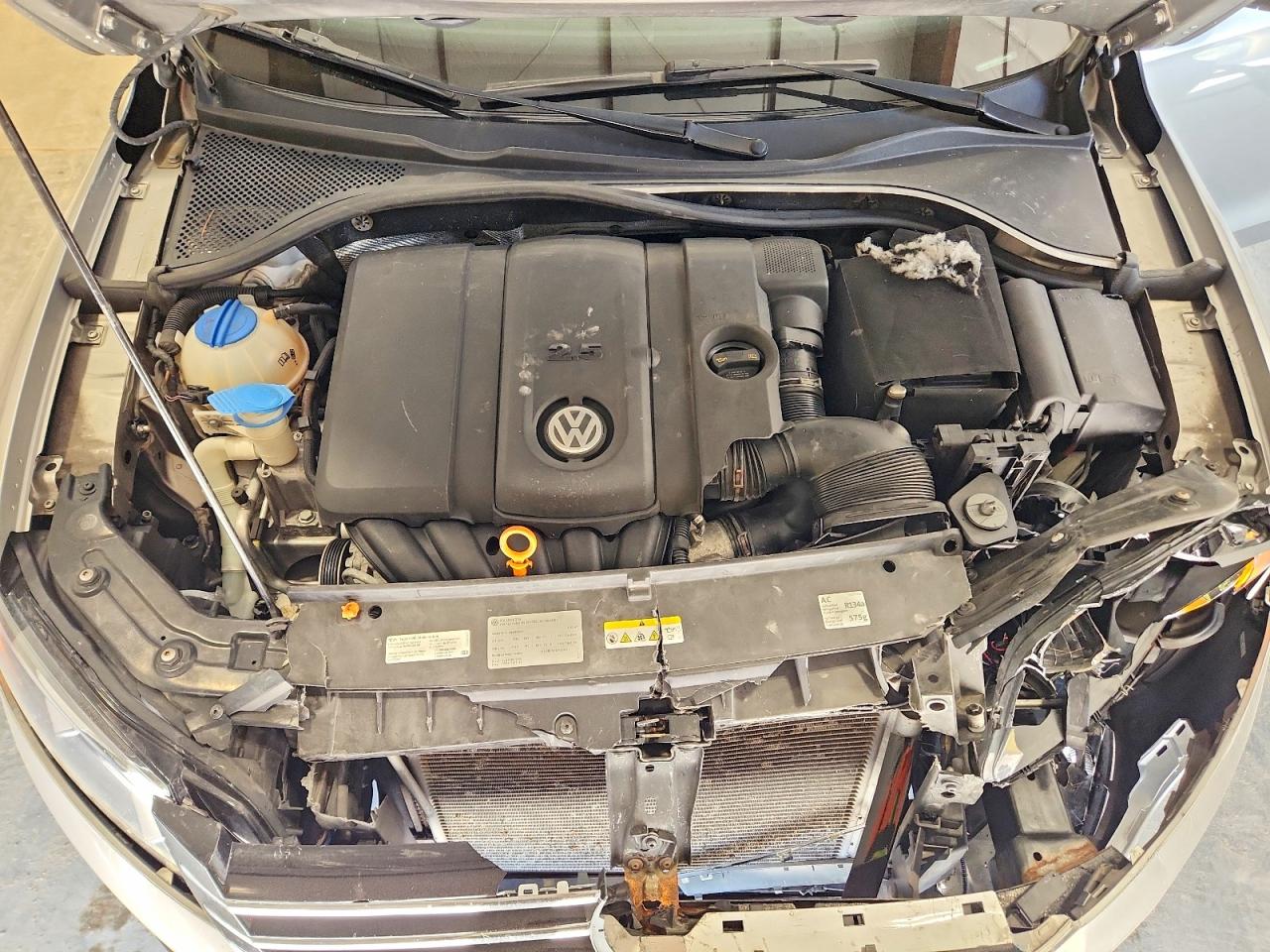 2012 Volkswagen Passat S Silver vin: 1VWAP7A33CC039408