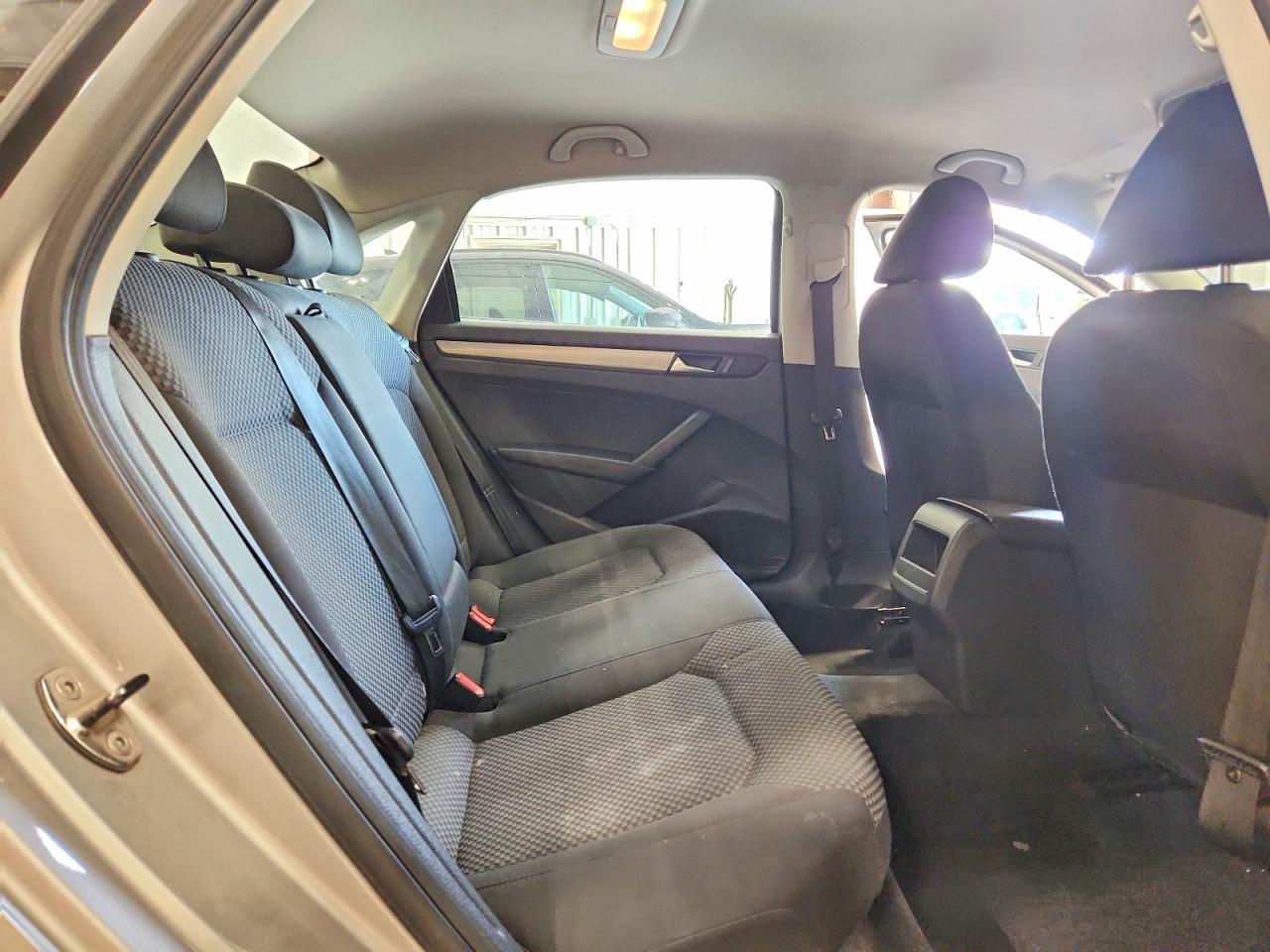 2012 Volkswagen Passat S Silver vin: 1VWAP7A33CC039408