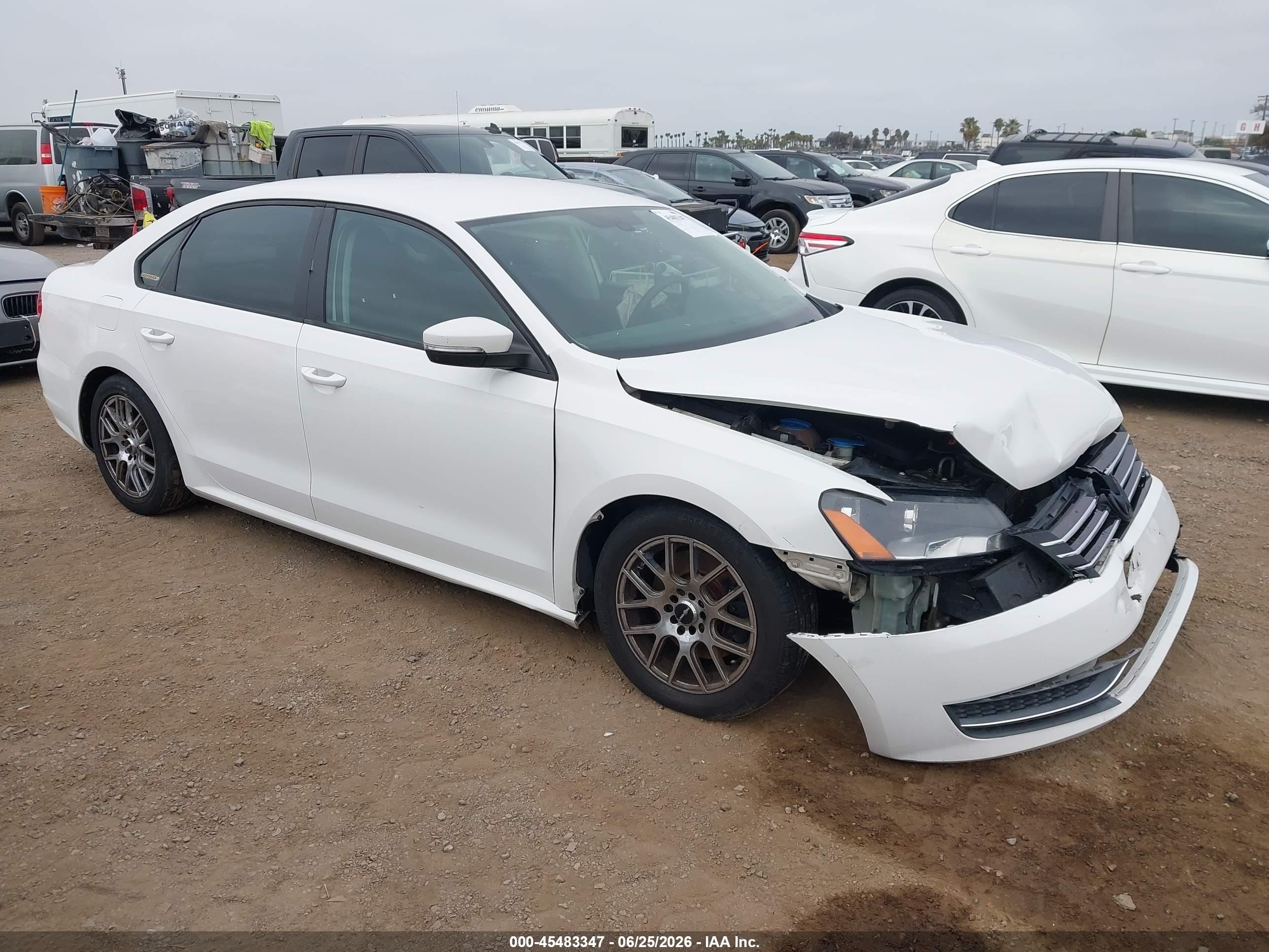 2012 Volkswagen Passat 2.5l S White vin: 1VWAP7A33CC103835