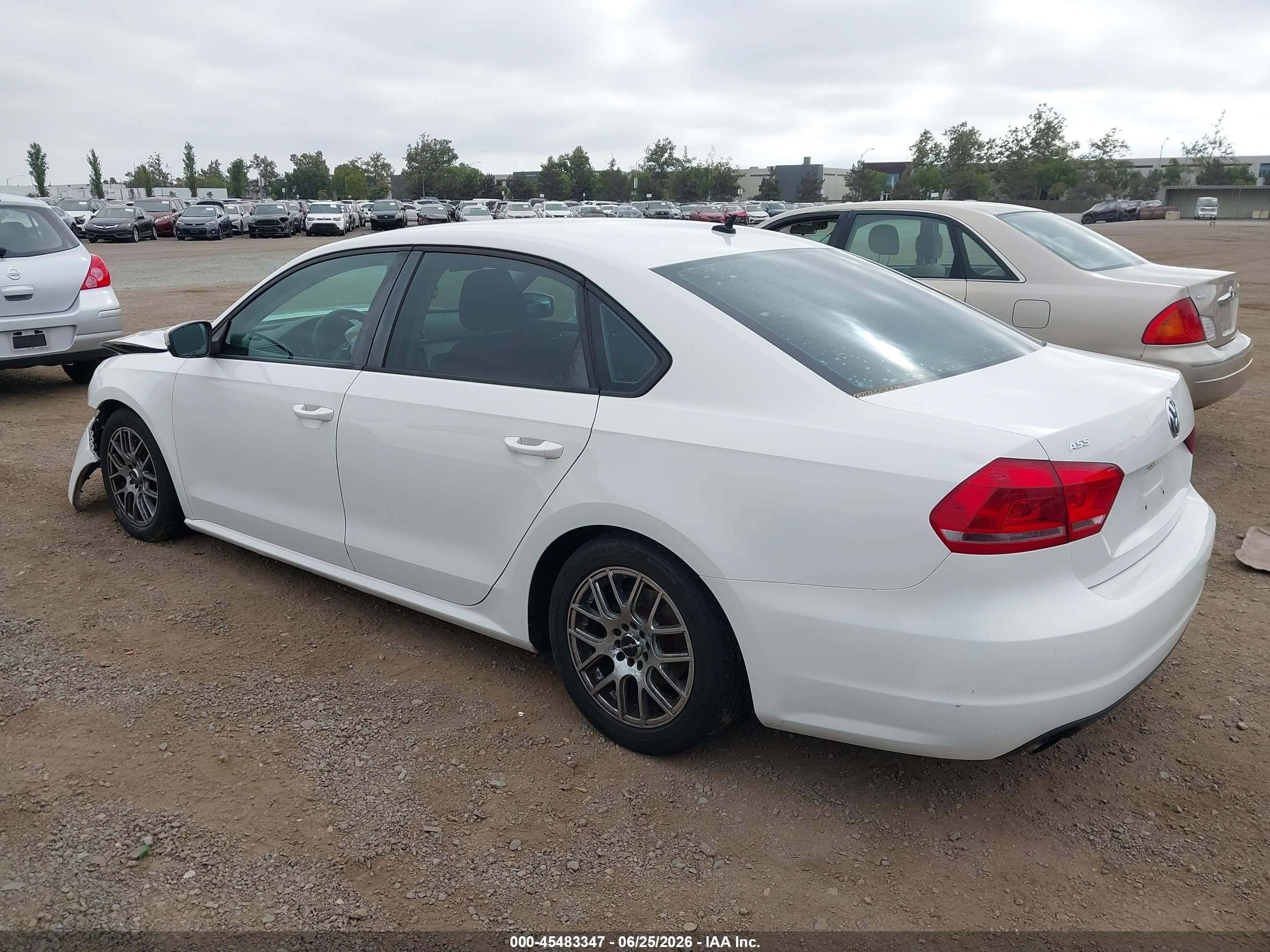 2012 Volkswagen Passat 2.5l S White vin: 1VWAP7A33CC103835