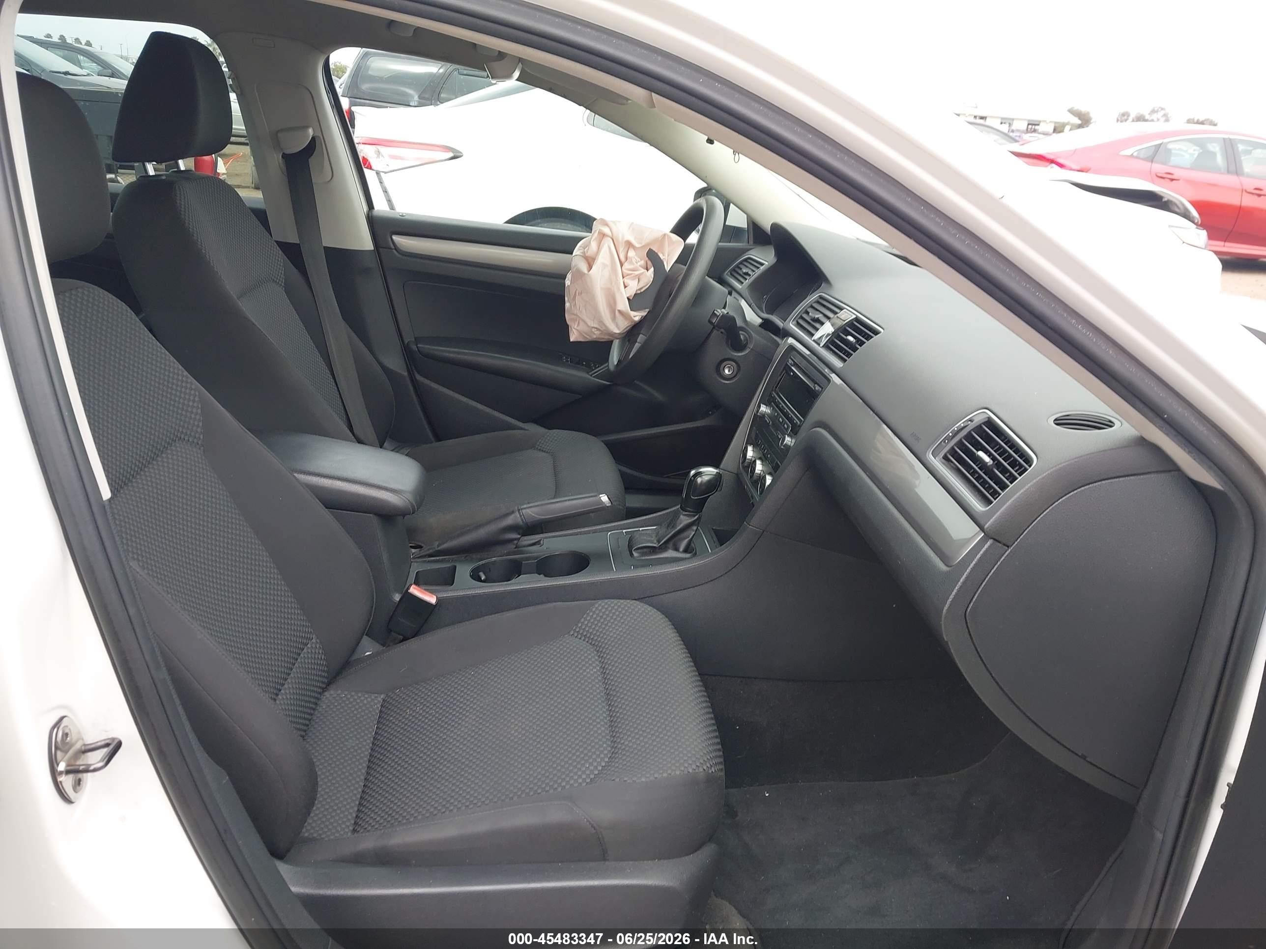2012 Volkswagen Passat 2.5l S White vin: 1VWAP7A33CC103835