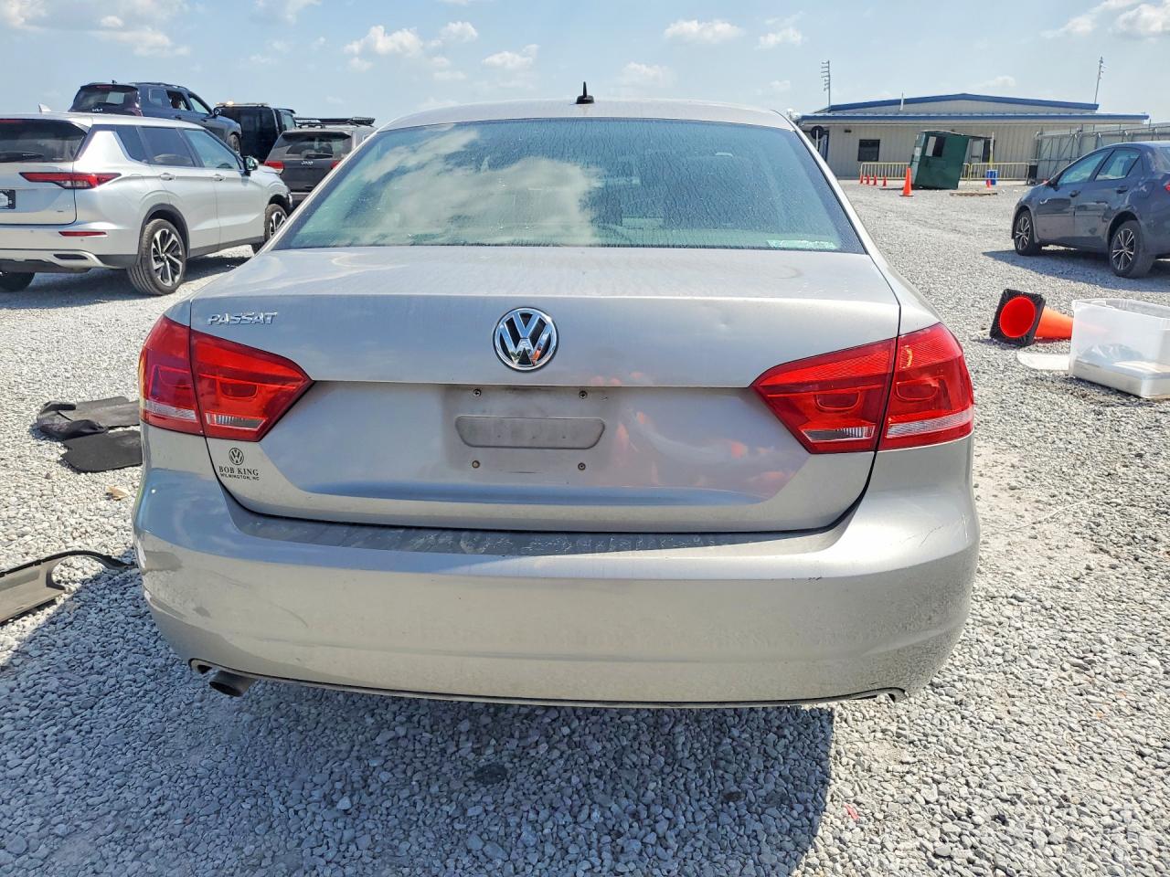 2013 Volkswagen Passat S Gray vin: 1VWAP7A33DC009794