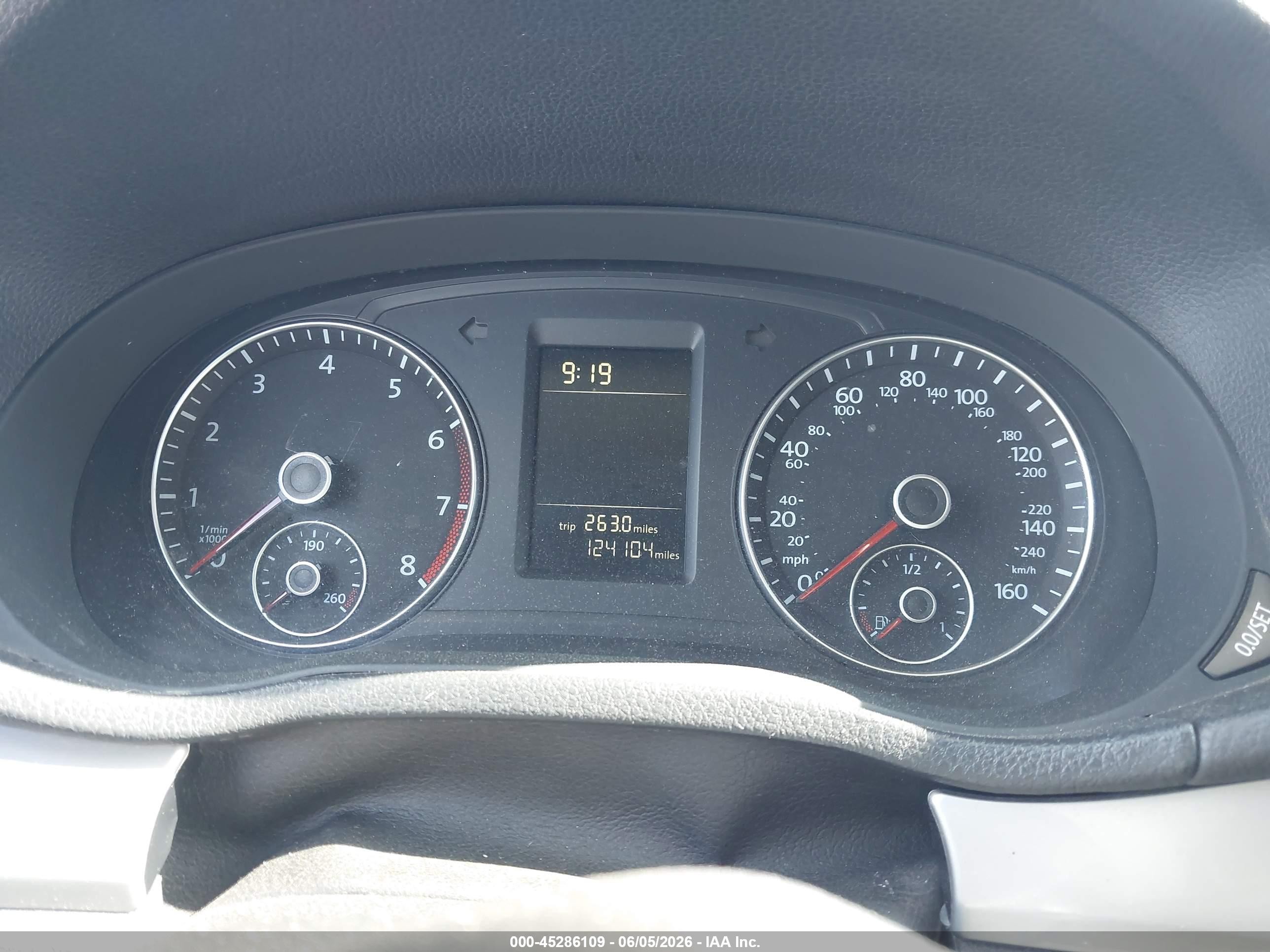 2013 Volkswagen Passat 2.5l S Темно-бордовый vin: 1VWAP7A33DC037126