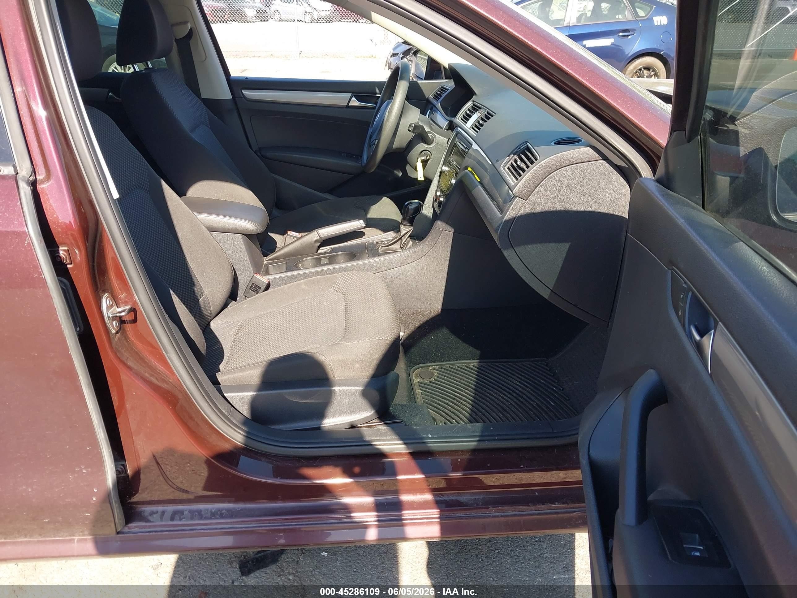 2013 Volkswagen Passat 2.5l S Темно-бордовый vin: 1VWAP7A33DC037126