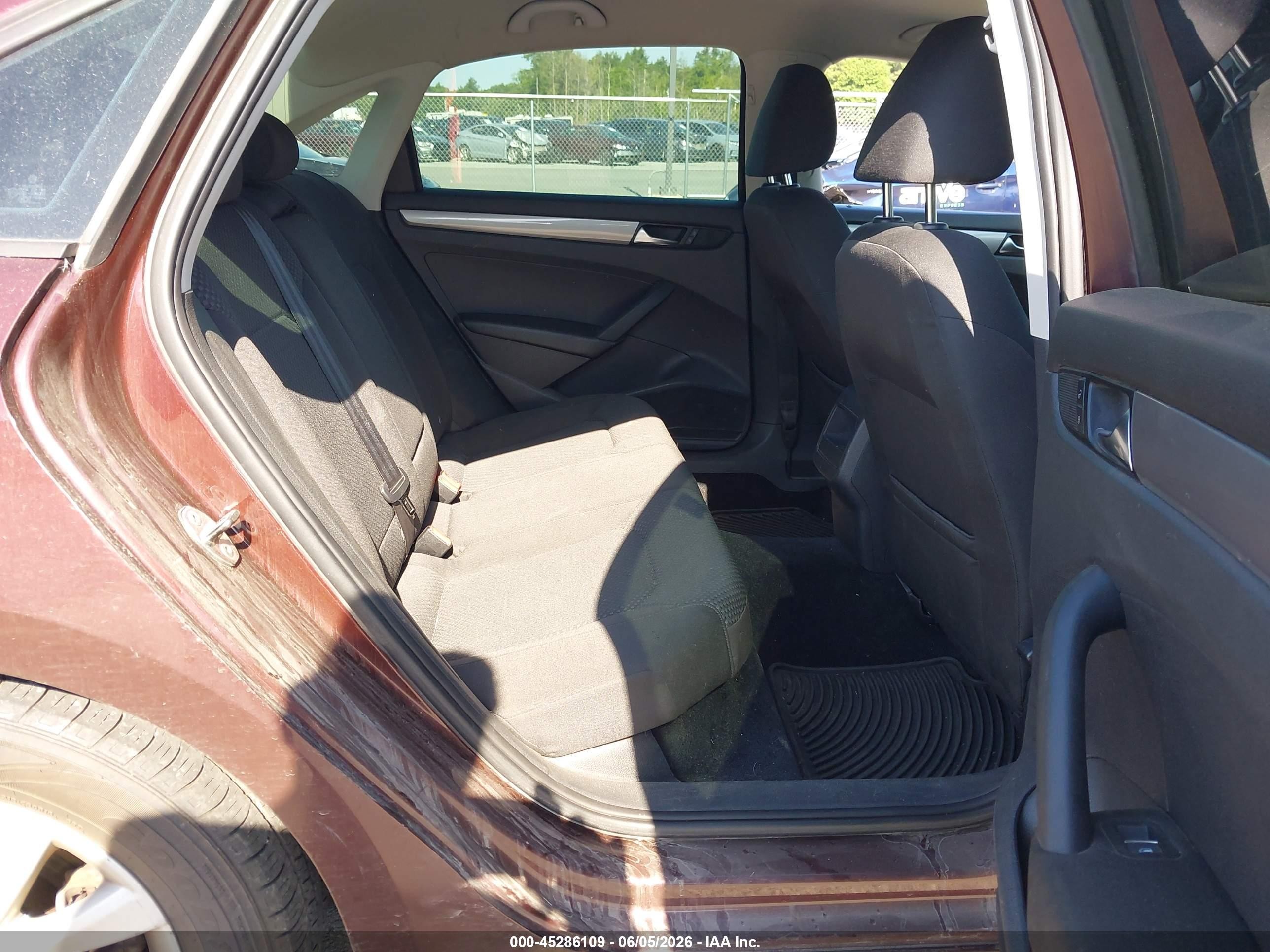 2013 Volkswagen Passat 2.5l S Темно-бордовый vin: 1VWAP7A33DC037126