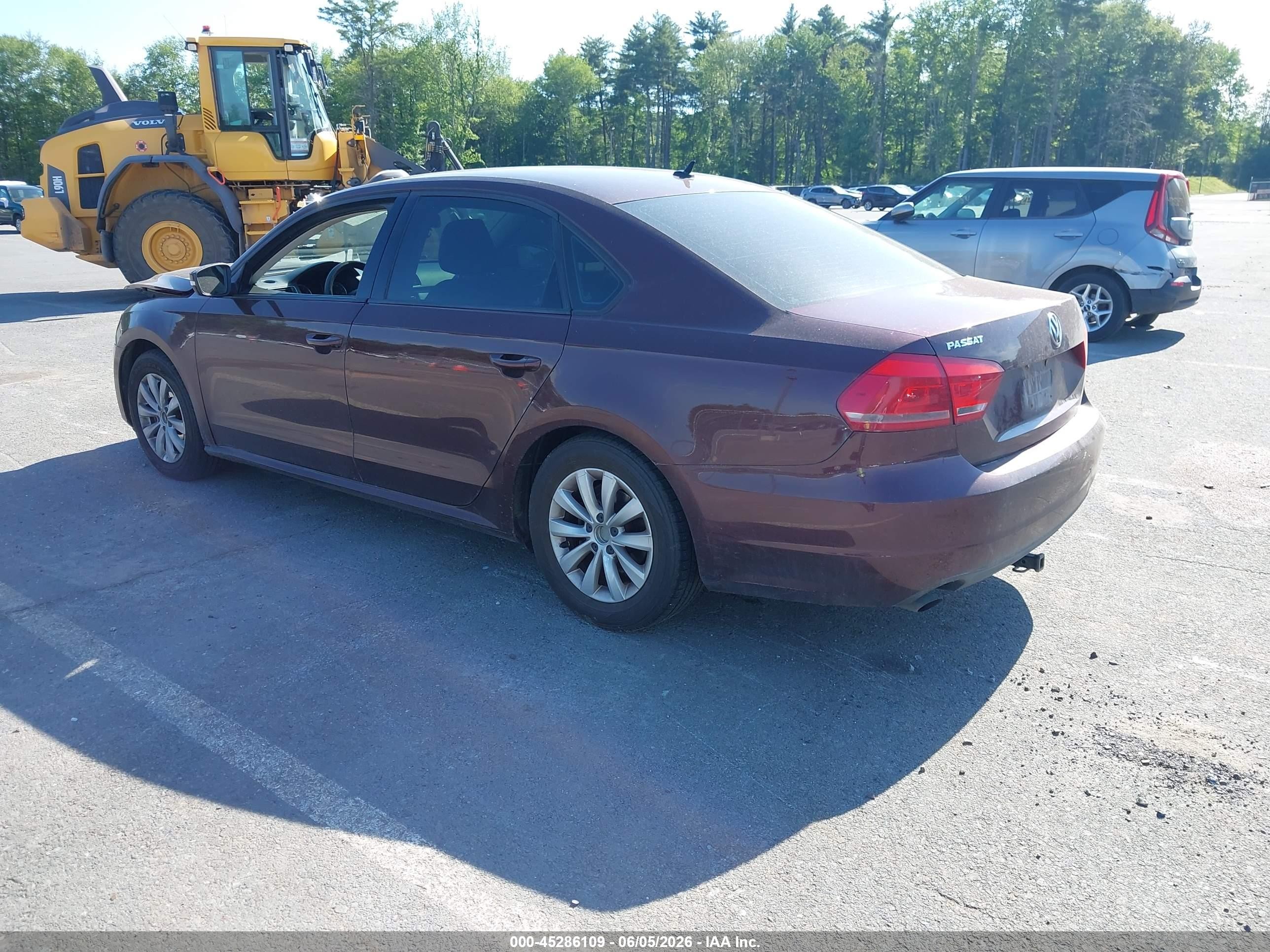 2013 Volkswagen Passat 2.5l S Темно-бордовый vin: 1VWAP7A33DC037126