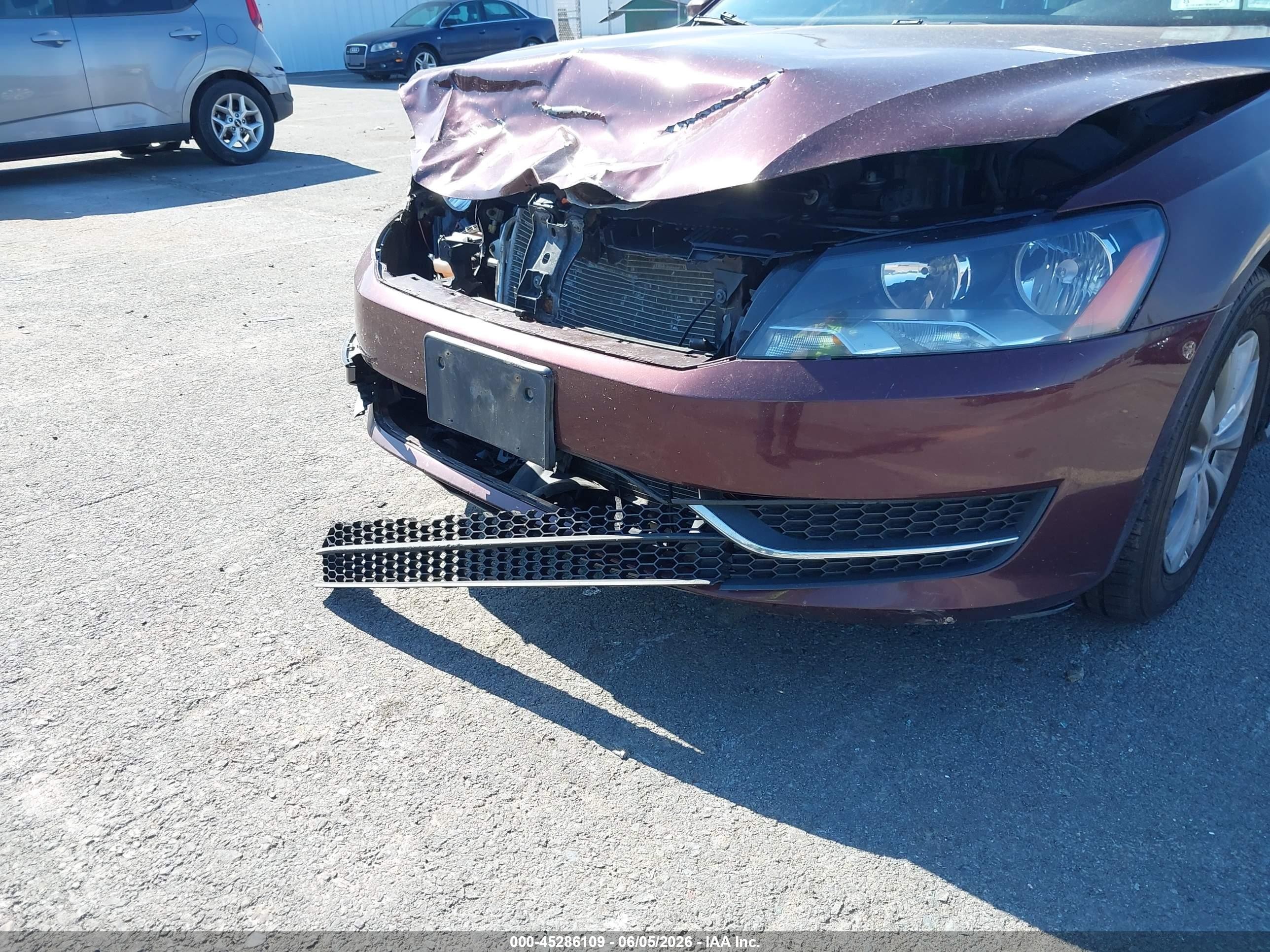 2013 Volkswagen Passat 2.5l S Темно-бордовый vin: 1VWAP7A33DC037126