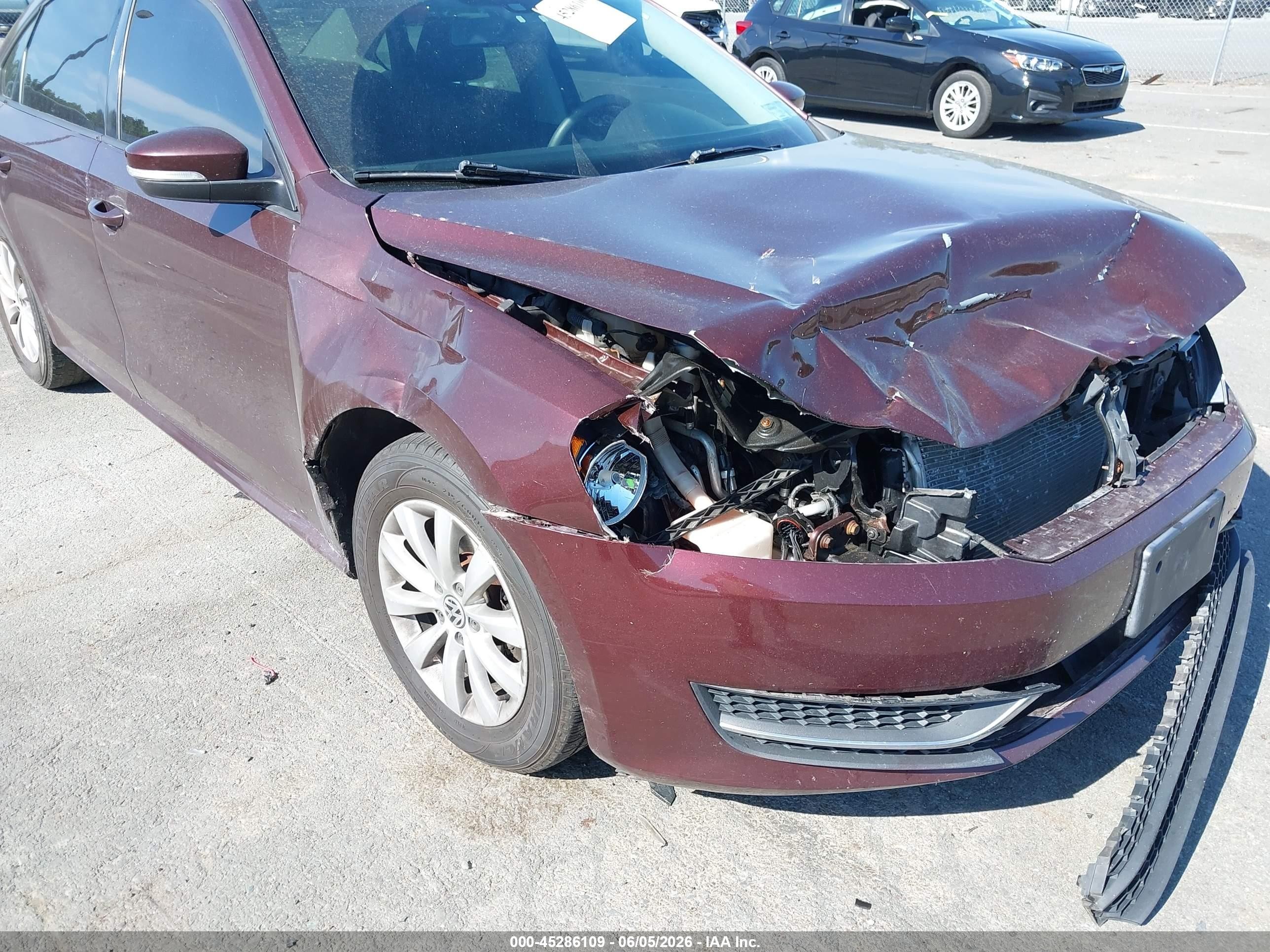 2013 Volkswagen Passat 2.5l S Темно-бордовый vin: 1VWAP7A33DC037126