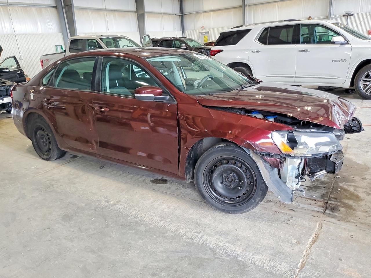 2013 Volkswagen Passat S Темно-бордовый vin: 1VWAP7A33DC062513