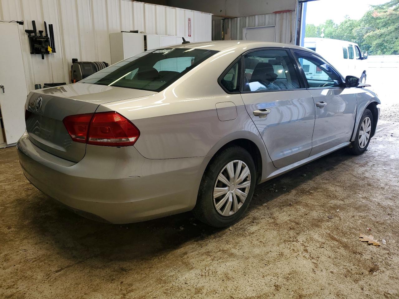 2013 Volkswagen Passat S Silver vin: 1VWAP7A33DC119373