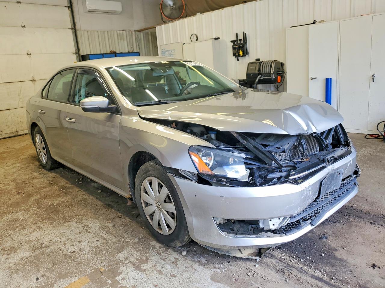 2013 Volkswagen Passat S Silver vin: 1VWAP7A33DC119373