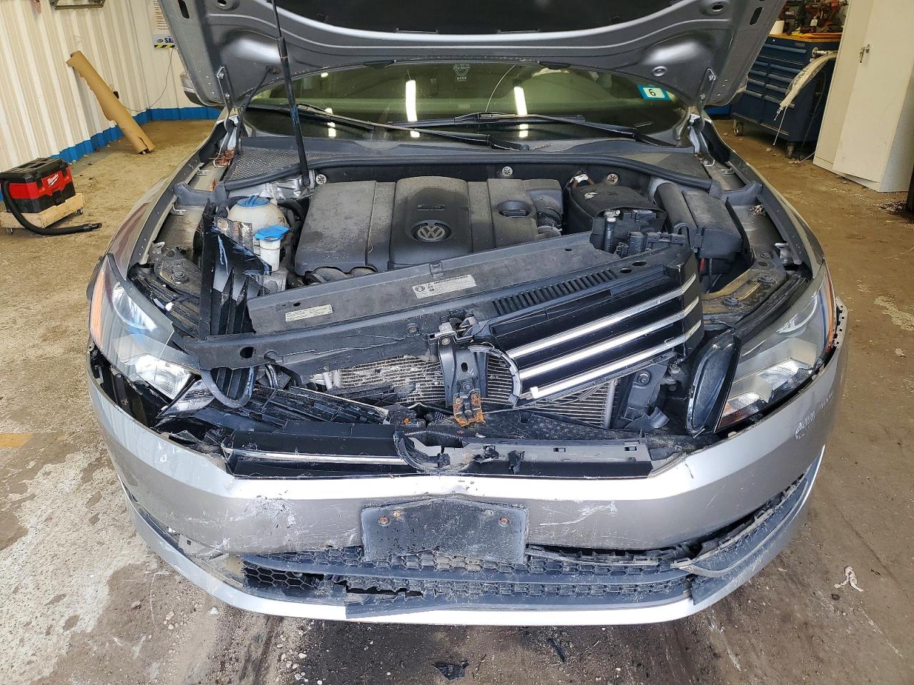 2013 Volkswagen Passat S Silver vin: 1VWAP7A33DC119373