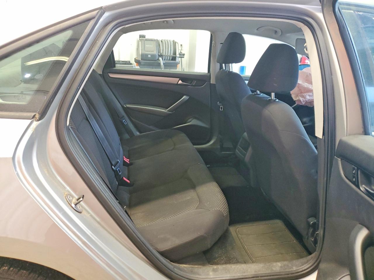 2013 Volkswagen Passat S Silver vin: 1VWAP7A33DC119373