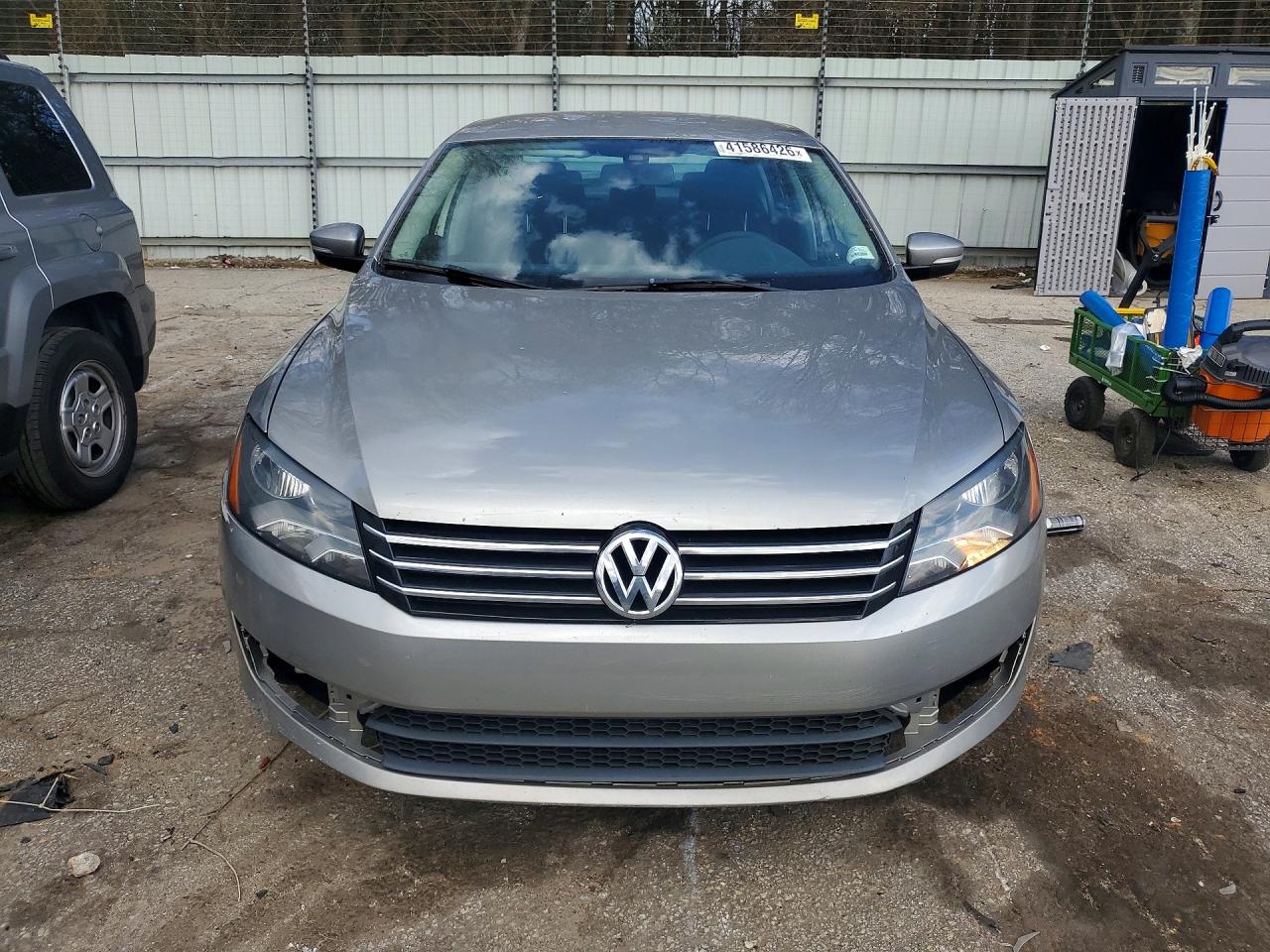 2013 Volkswagen Passat S Silver vin: 1VWAP7A33DC136531