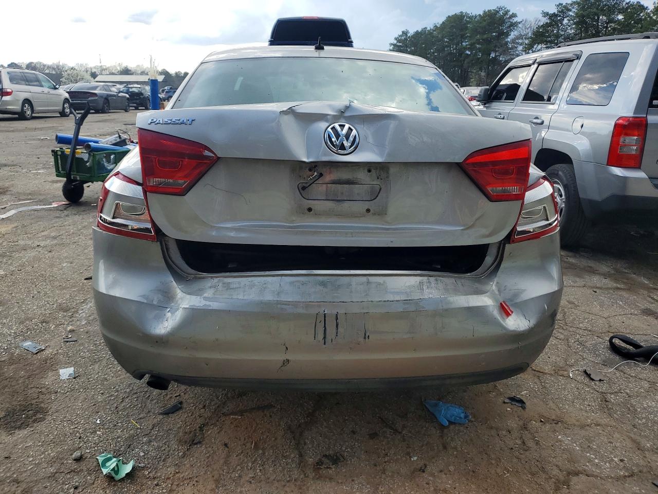 2013 Volkswagen Passat S Silver vin: 1VWAP7A33DC136531
