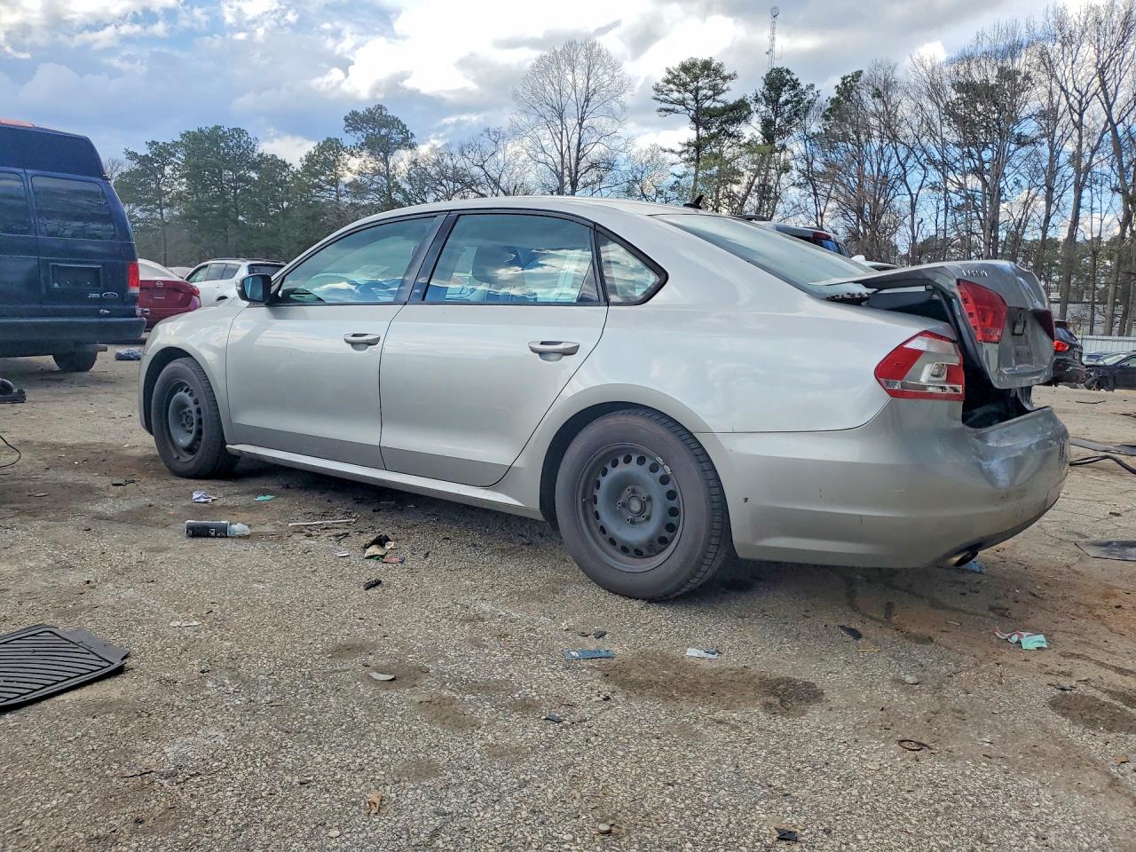 2013 Volkswagen Passat S Silver vin: 1VWAP7A33DC136531