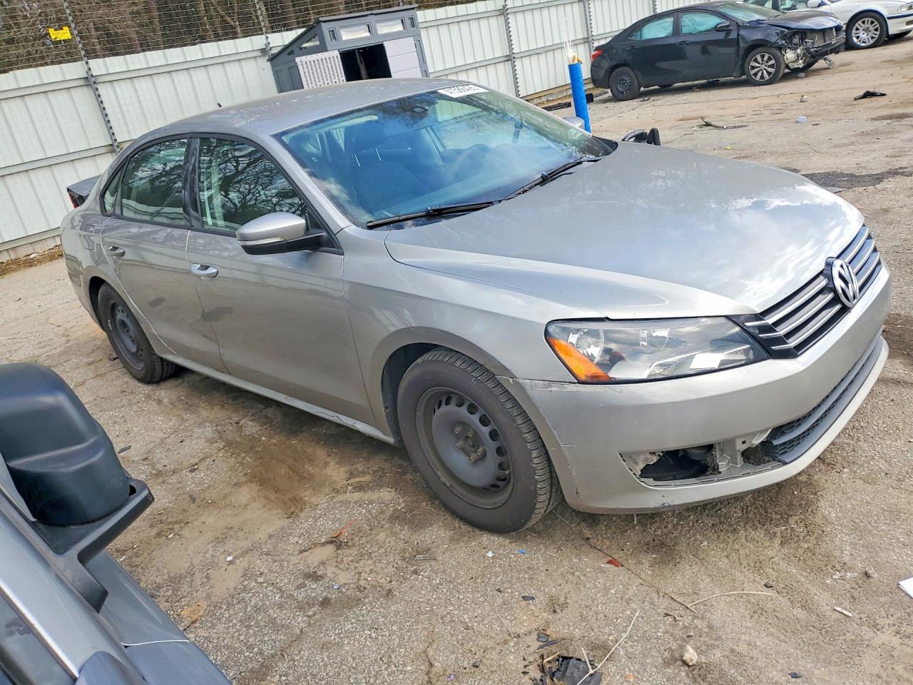2013 Volkswagen Passat S Silver vin: 1VWAP7A33DC136531