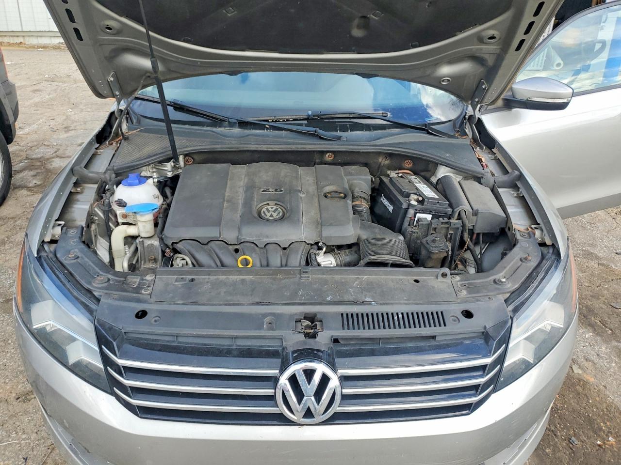 2013 Volkswagen Passat S Silver vin: 1VWAP7A33DC136531