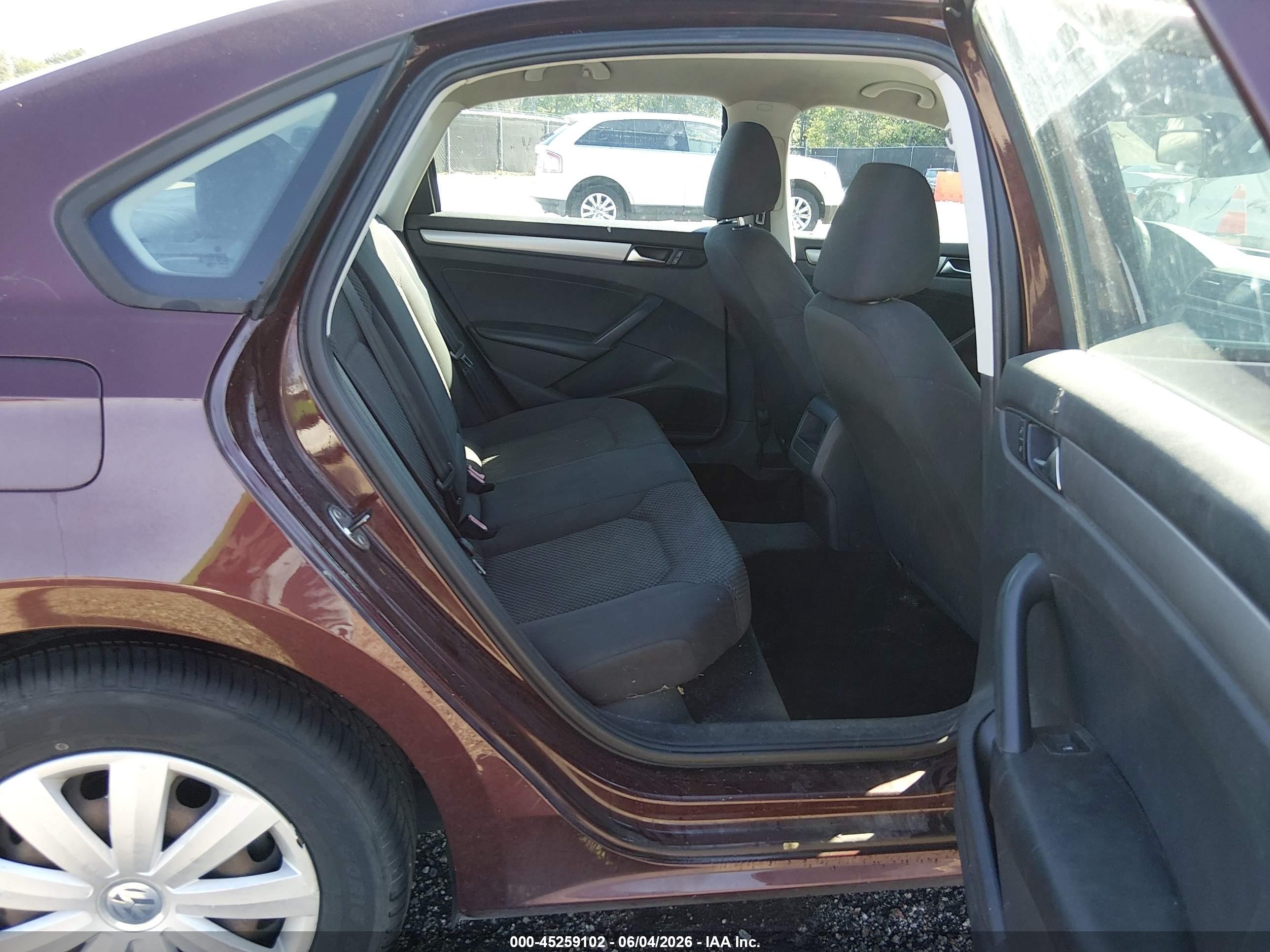 2013 Volkswagen Passat 2.5l S Бордовый vin: 1VWAP7A33DC138070