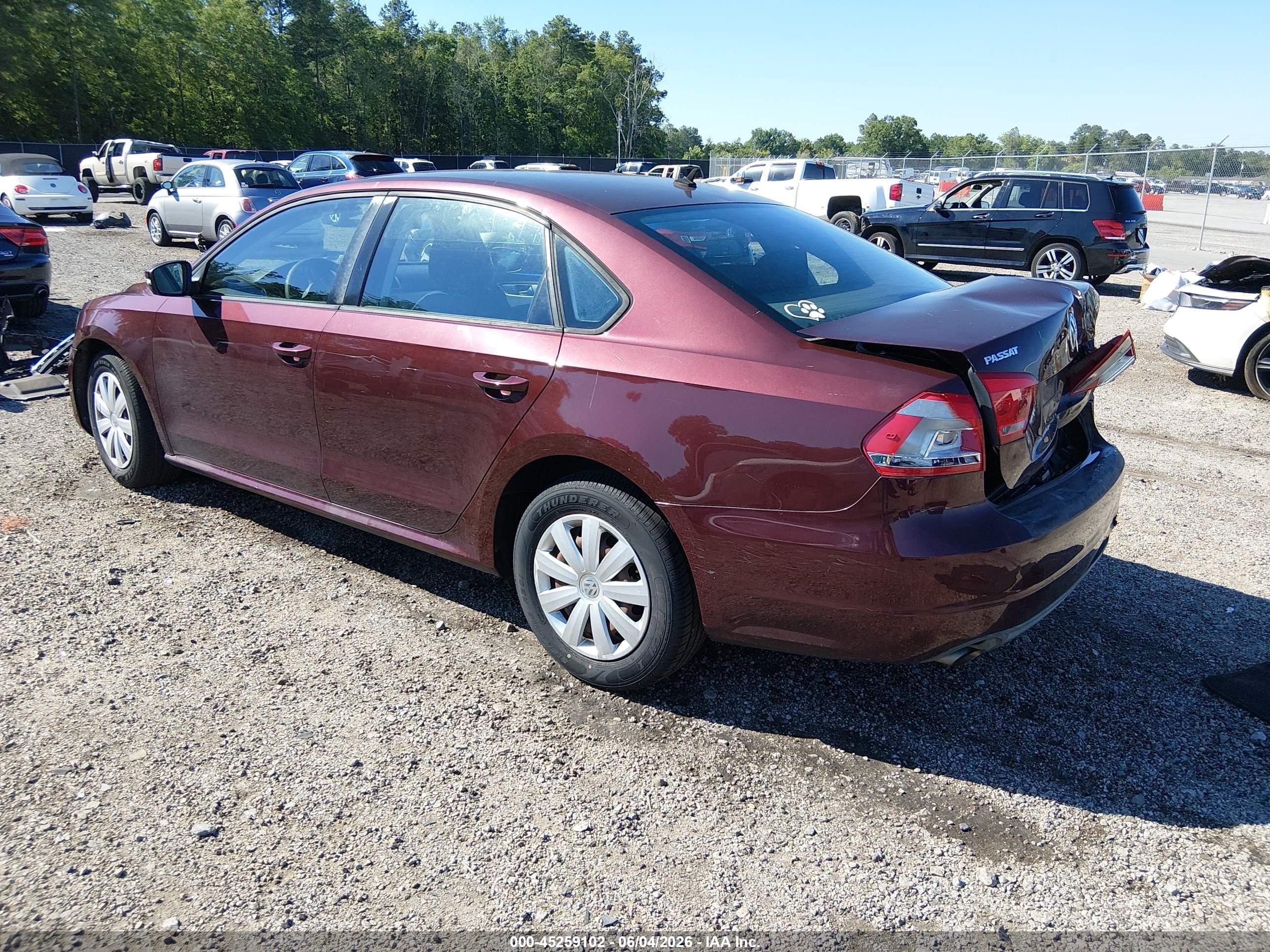 2013 Volkswagen Passat 2.5l S Бордовый vin: 1VWAP7A33DC138070