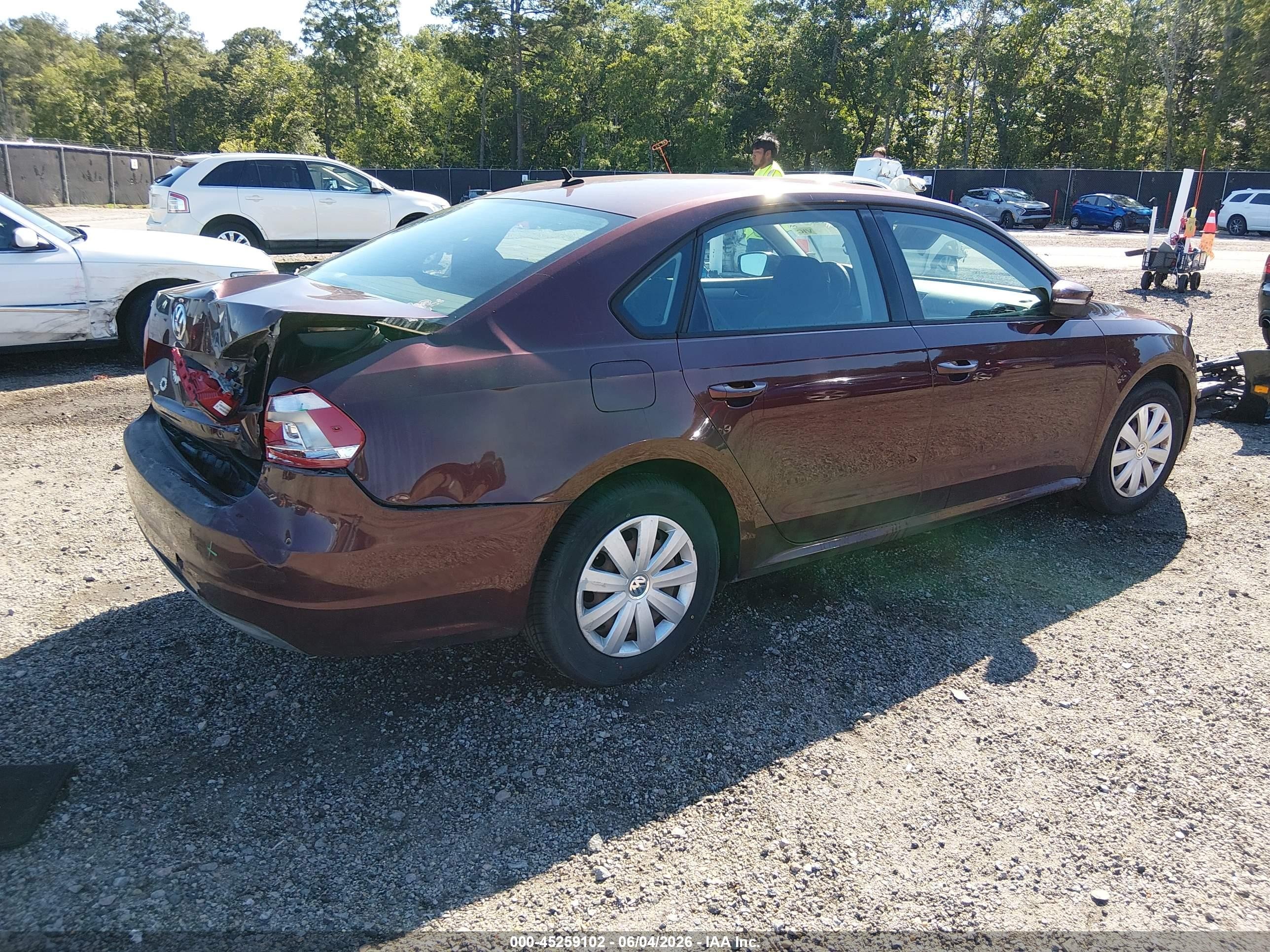 2013 Volkswagen Passat 2.5l S Бордовый vin: 1VWAP7A33DC138070