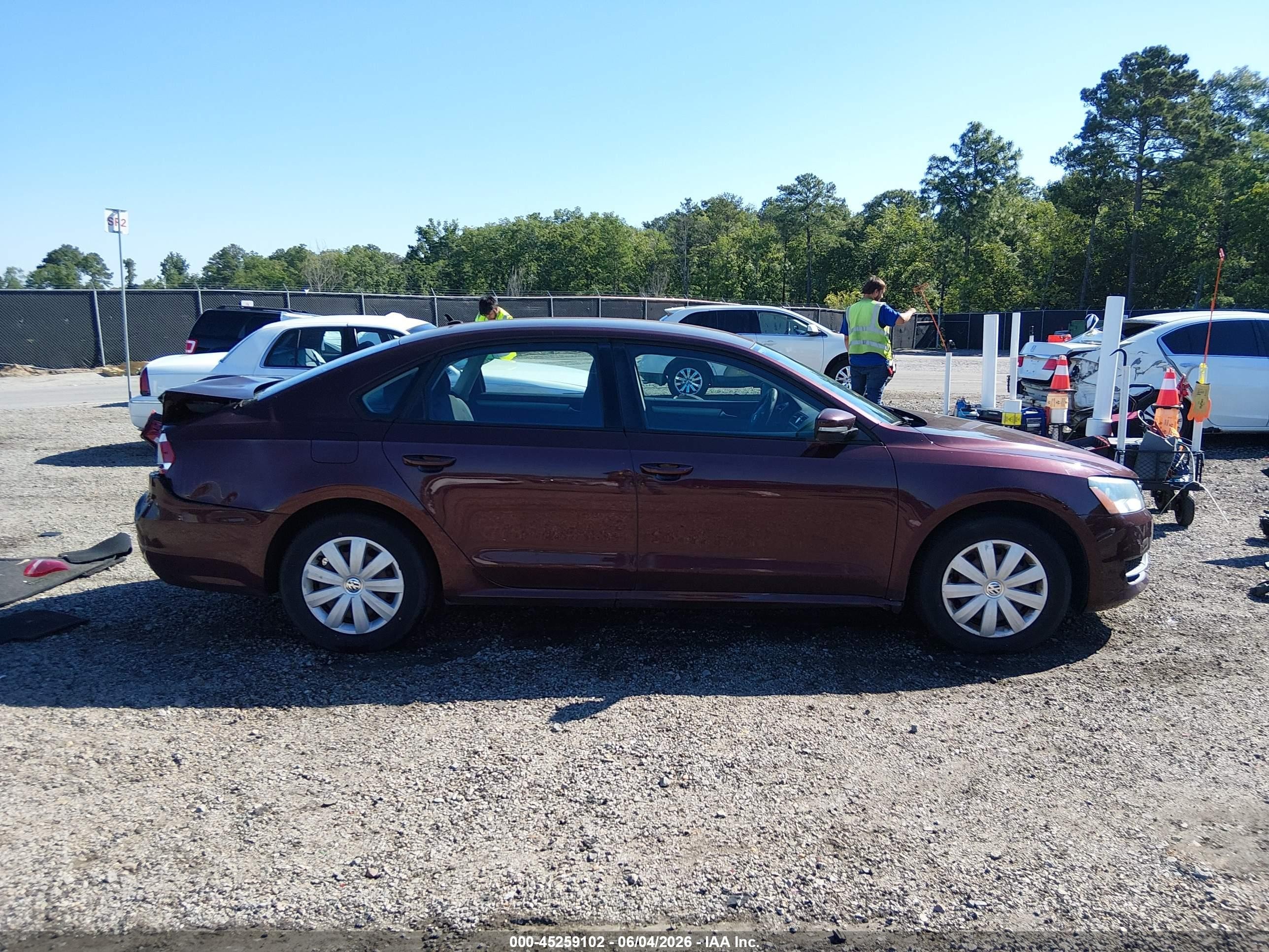 2013 Volkswagen Passat 2.5l S Бордовый vin: 1VWAP7A33DC138070