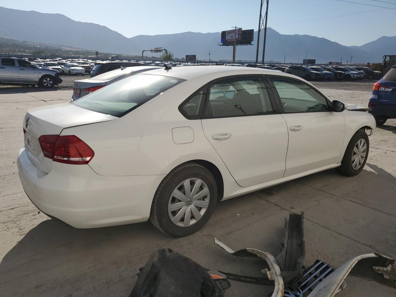 2012 Volkswagen Passat S White vin: 1VWAP7A34CC024450