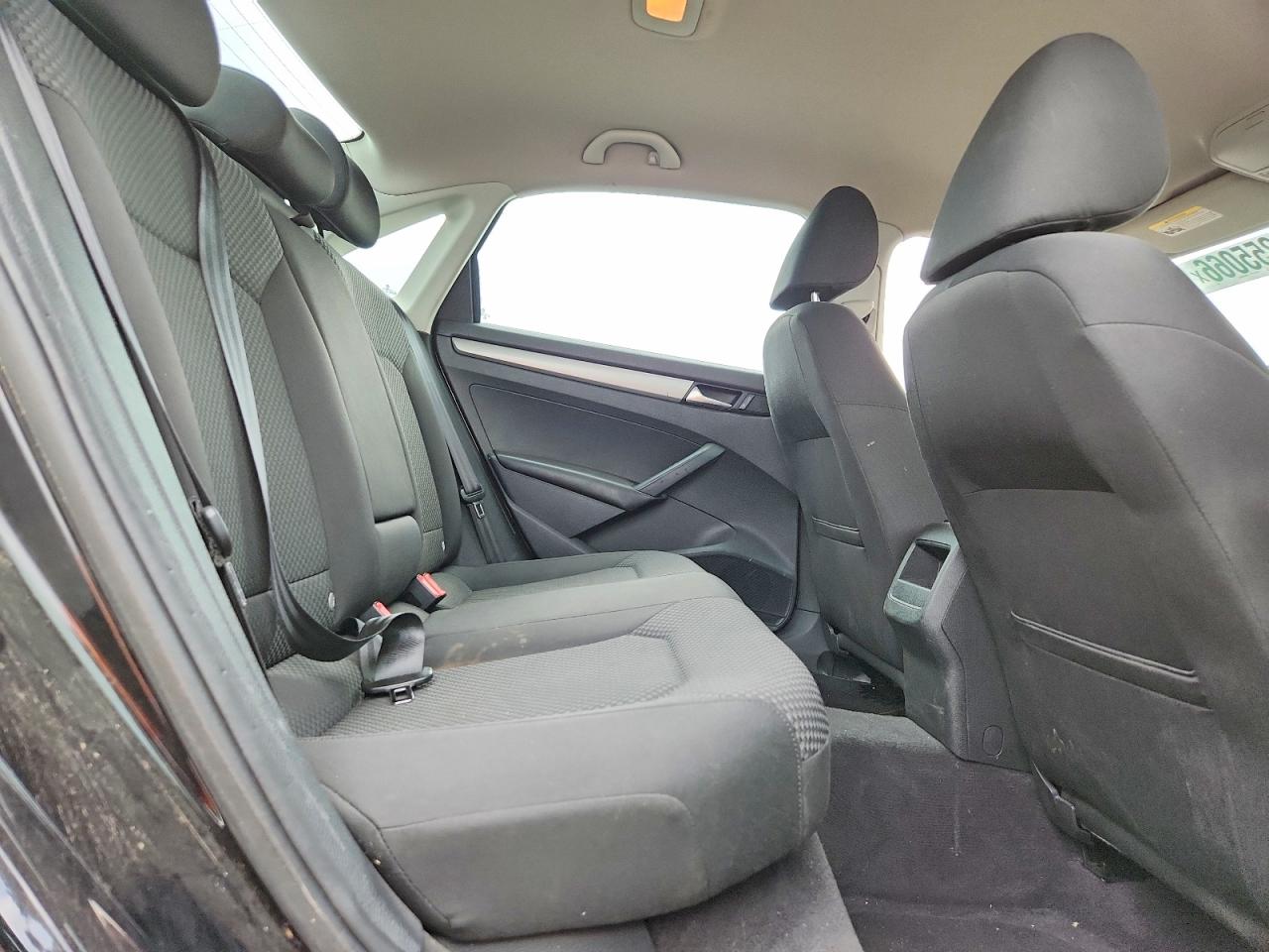 2012 Volkswagen Passat Black vin: 1VWAP7A34CC027445