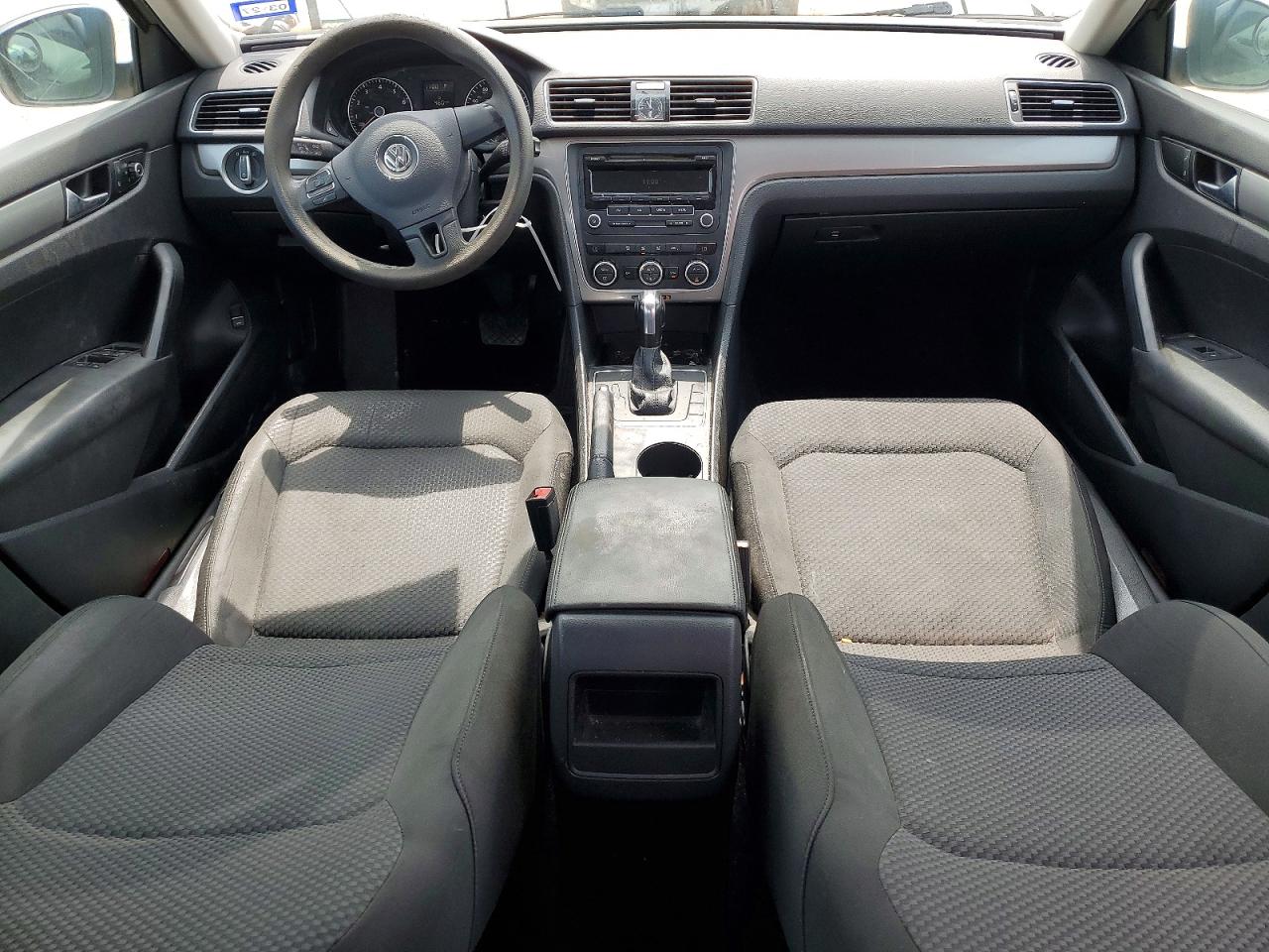 2012 Volkswagen Passat S Silver vin: 1VWAP7A34CC077701