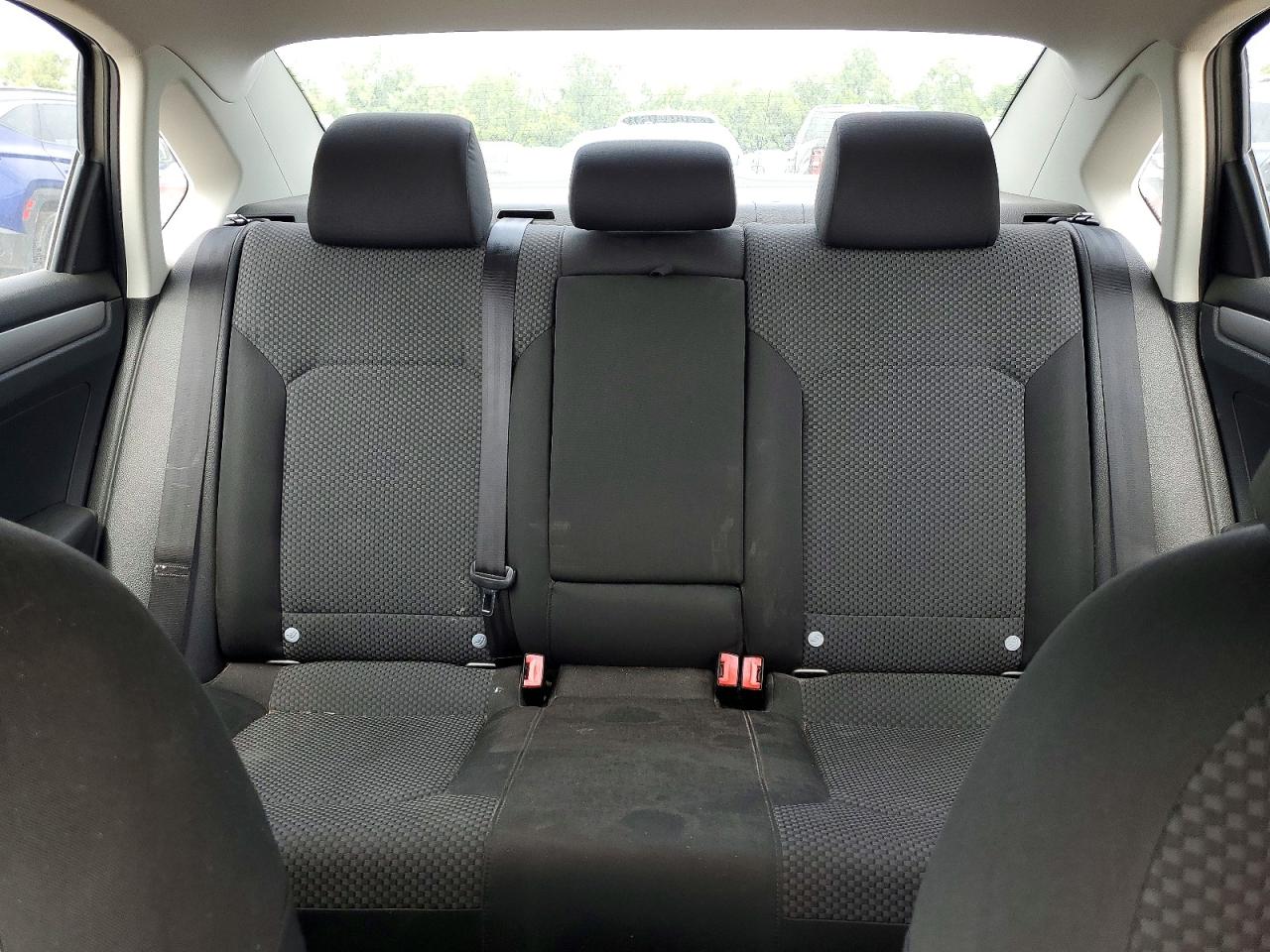 2012 Volkswagen Passat S Silver vin: 1VWAP7A34CC077701