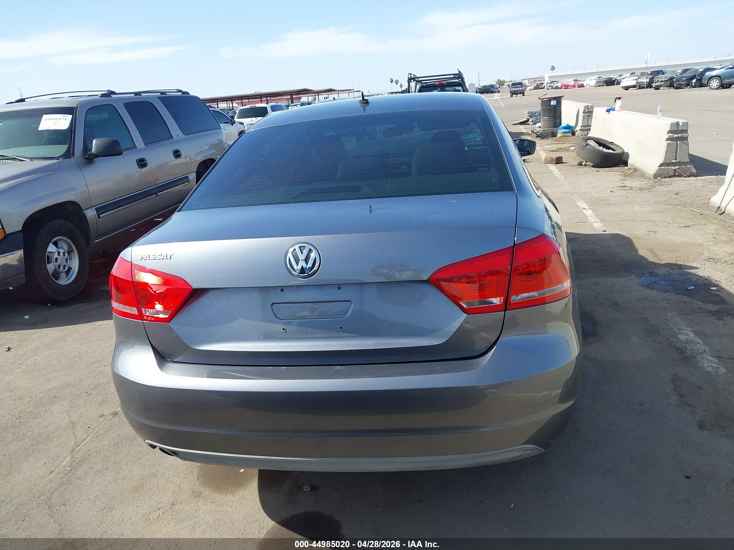 2013 Volkswagen Passat 2.5l S Gray vin: 1VWAP7A34DC030783