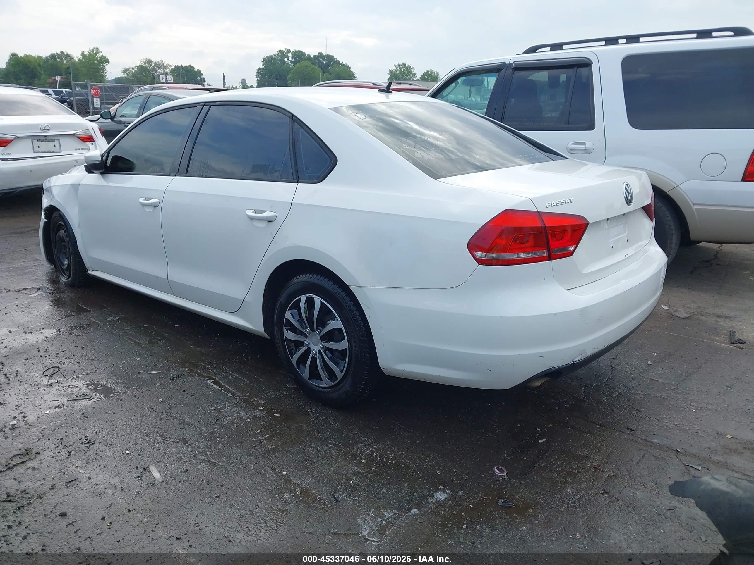 2013 Volkswagen Passat 2.5l S Белый vin: 1VWAP7A34DC121519