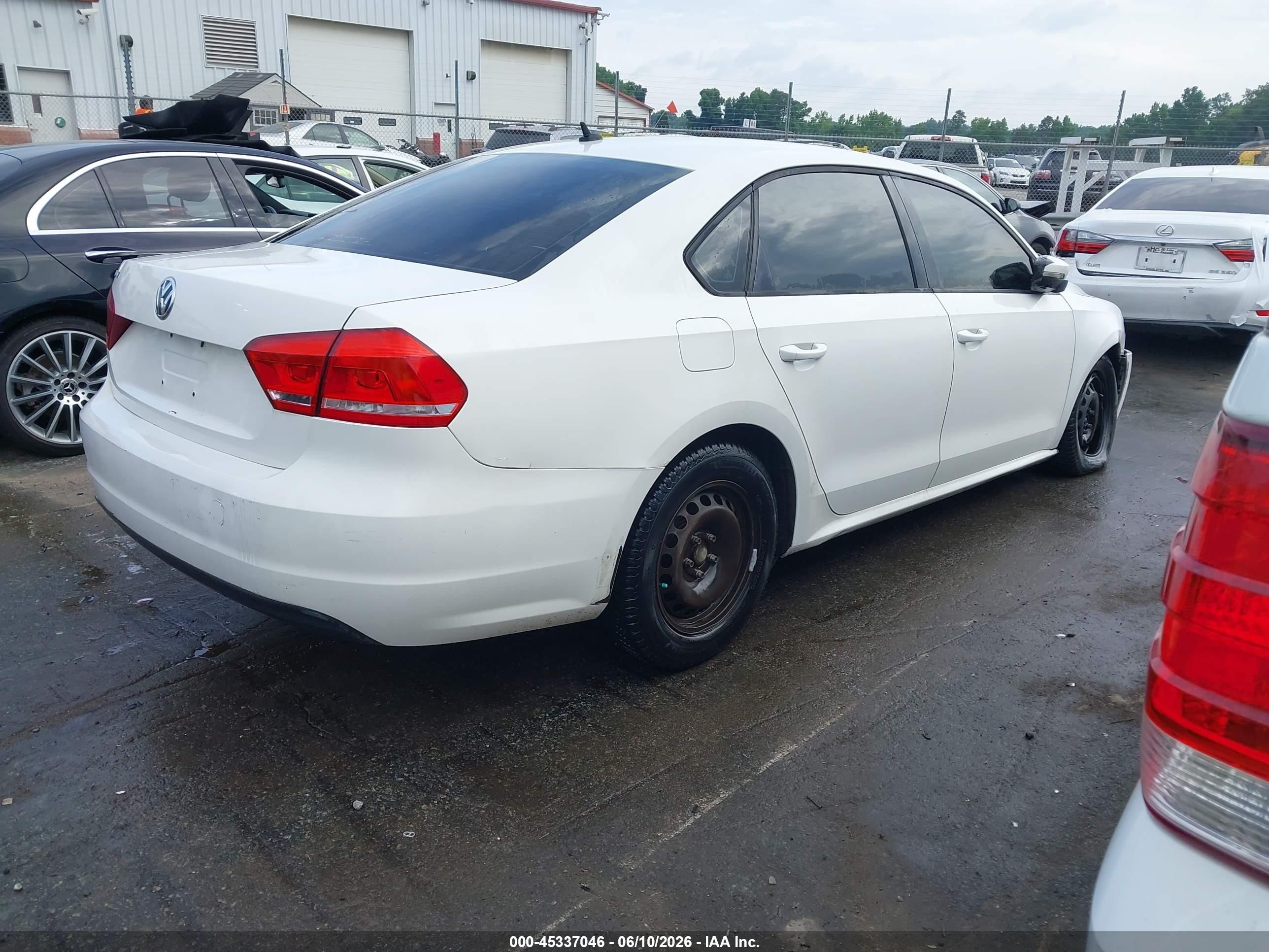 2013 Volkswagen Passat 2.5l S Белый vin: 1VWAP7A34DC121519
