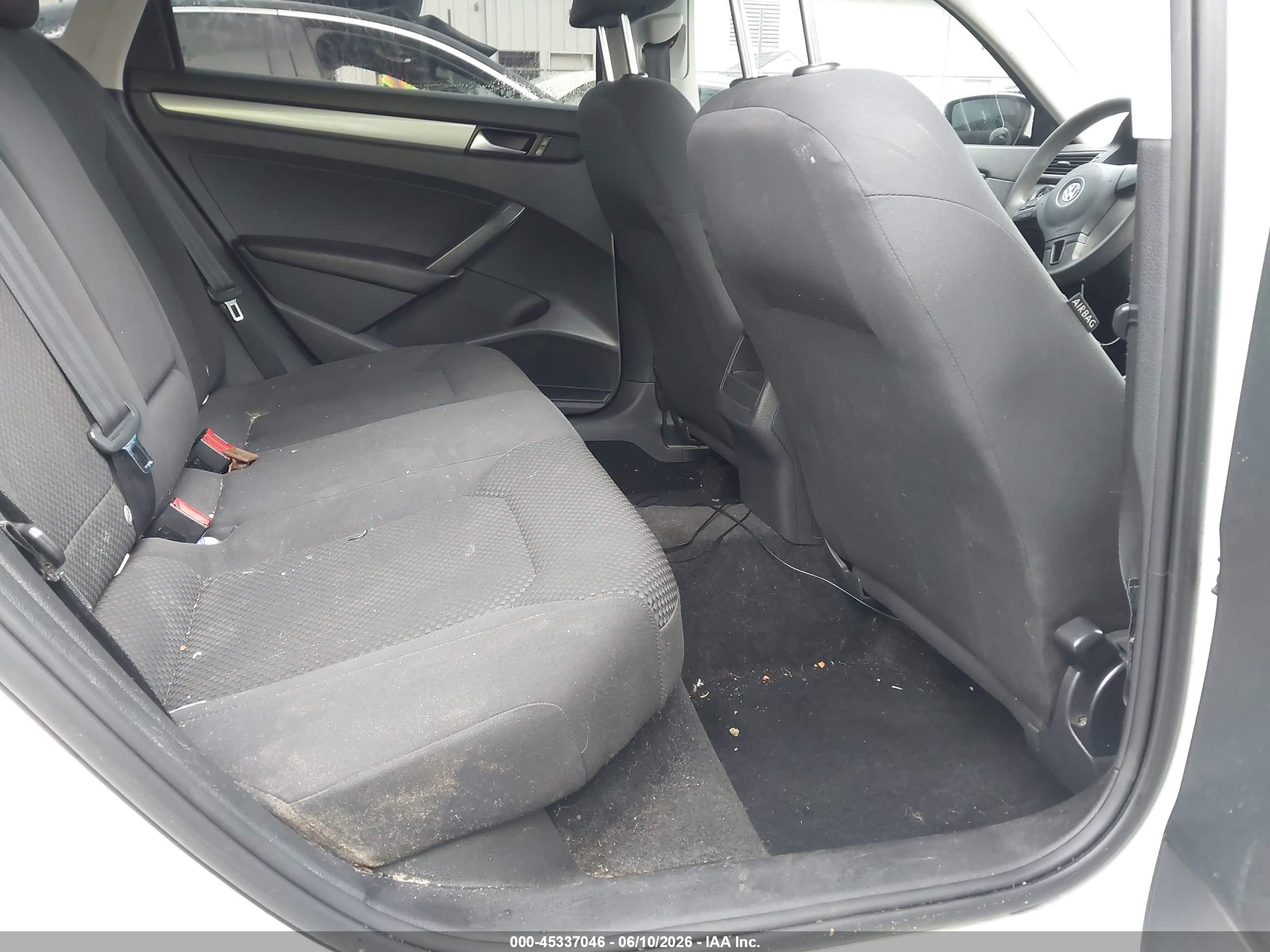 2013 Volkswagen Passat 2.5l S Белый vin: 1VWAP7A34DC121519