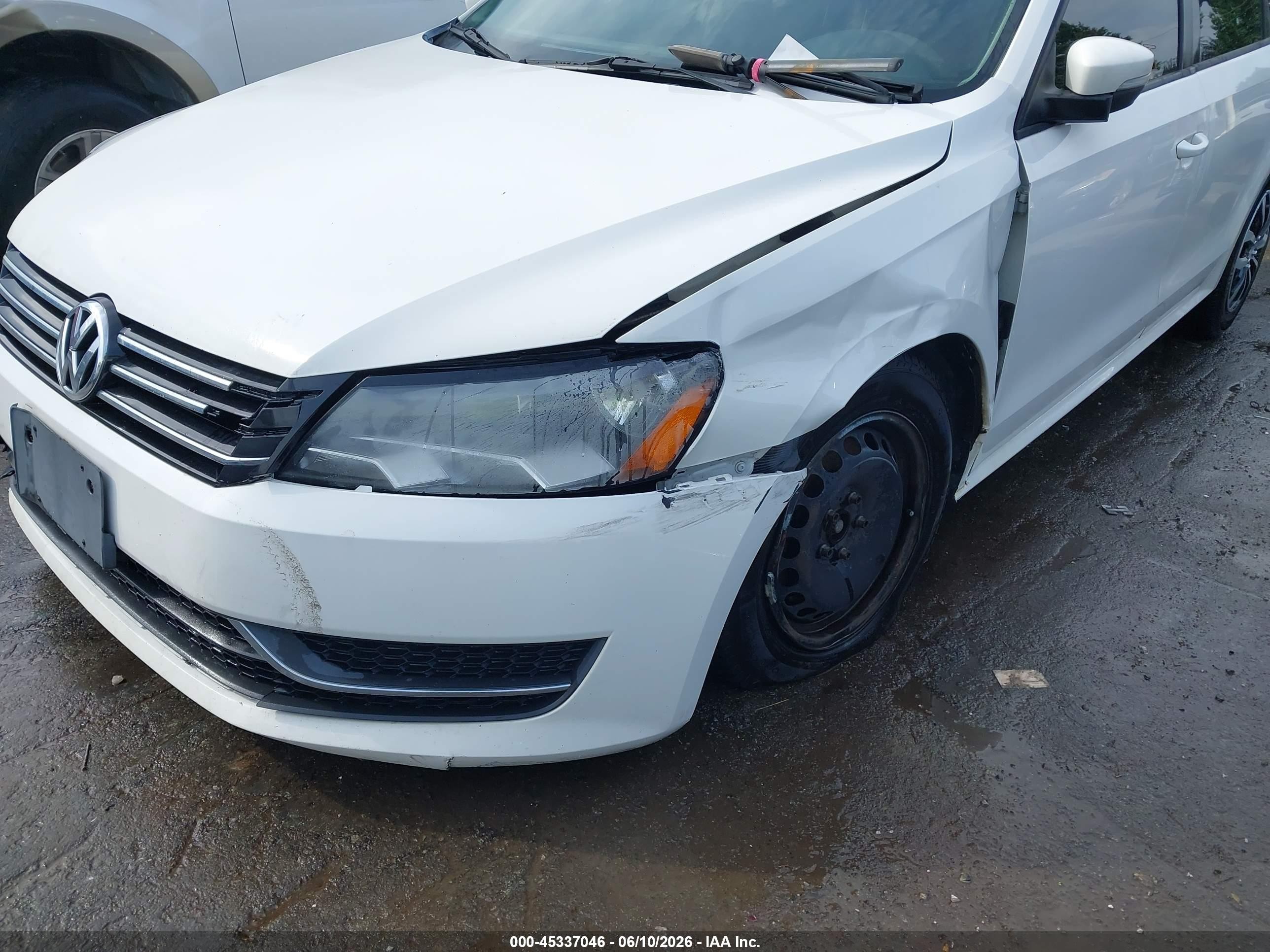 2013 Volkswagen Passat 2.5l S Белый vin: 1VWAP7A34DC121519