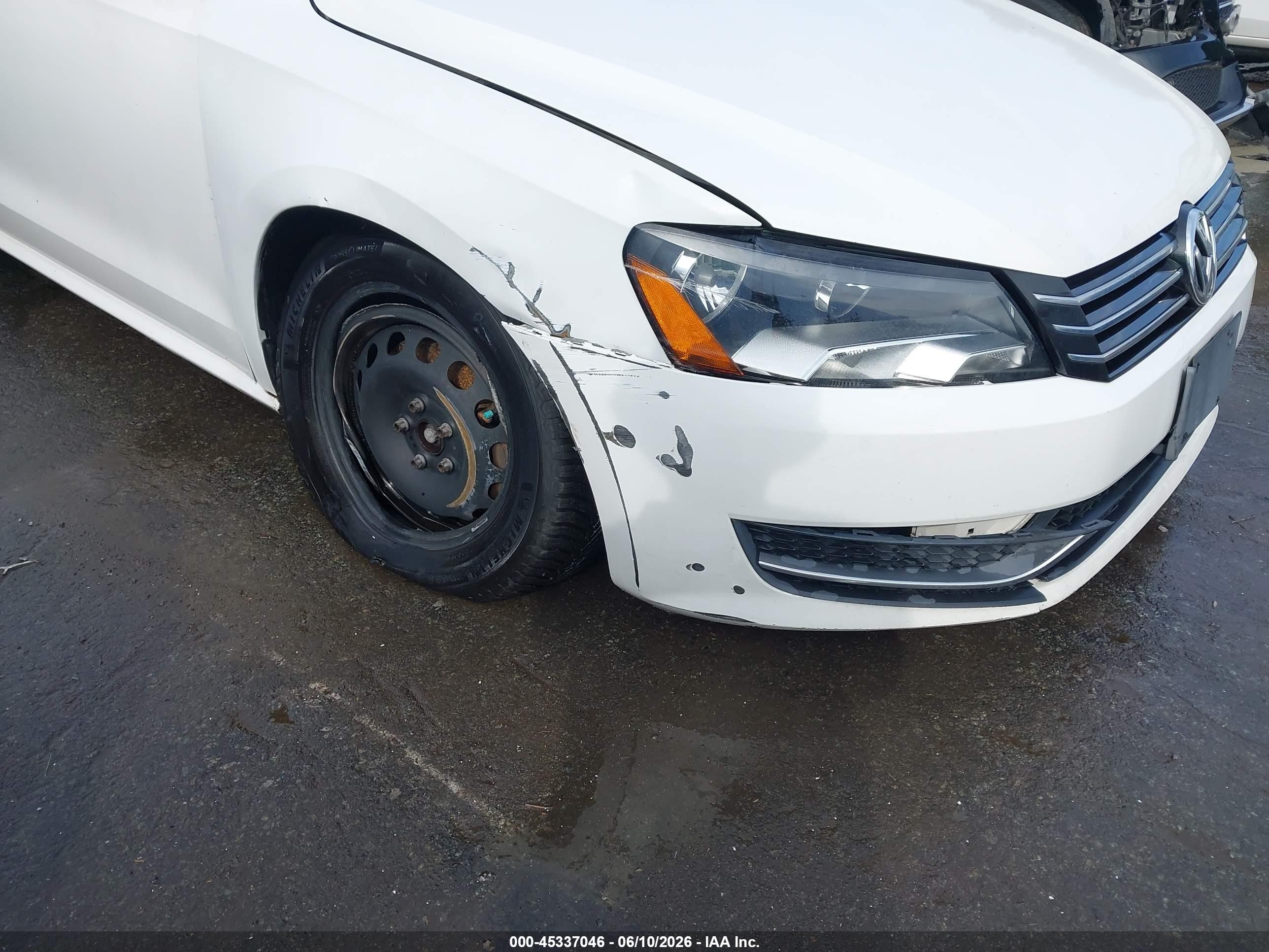 2013 Volkswagen Passat 2.5l S Белый vin: 1VWAP7A34DC121519