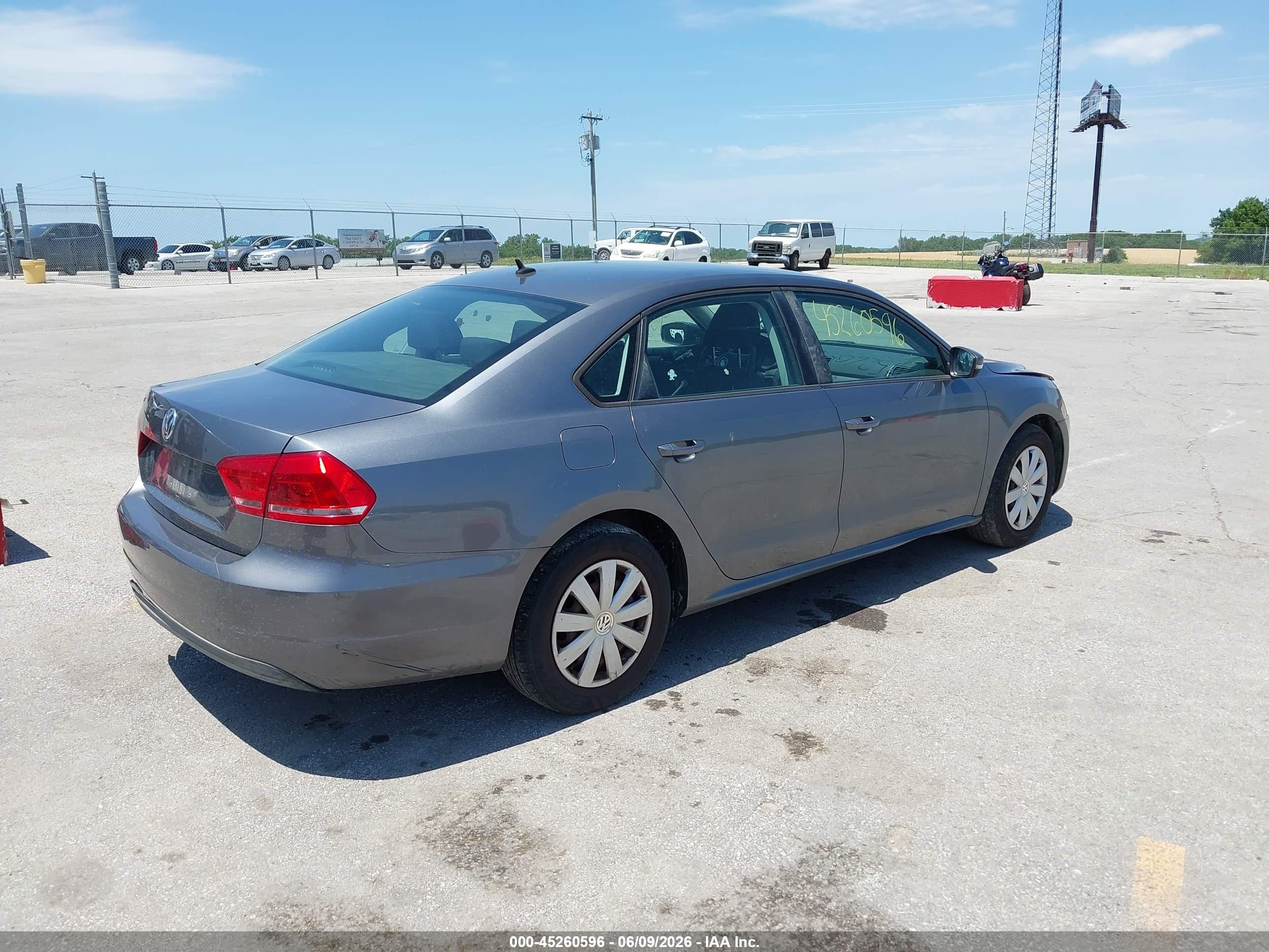 2013 Volkswagen Passat 2.5l S Silver vin: 1VWAP7A34DC139101